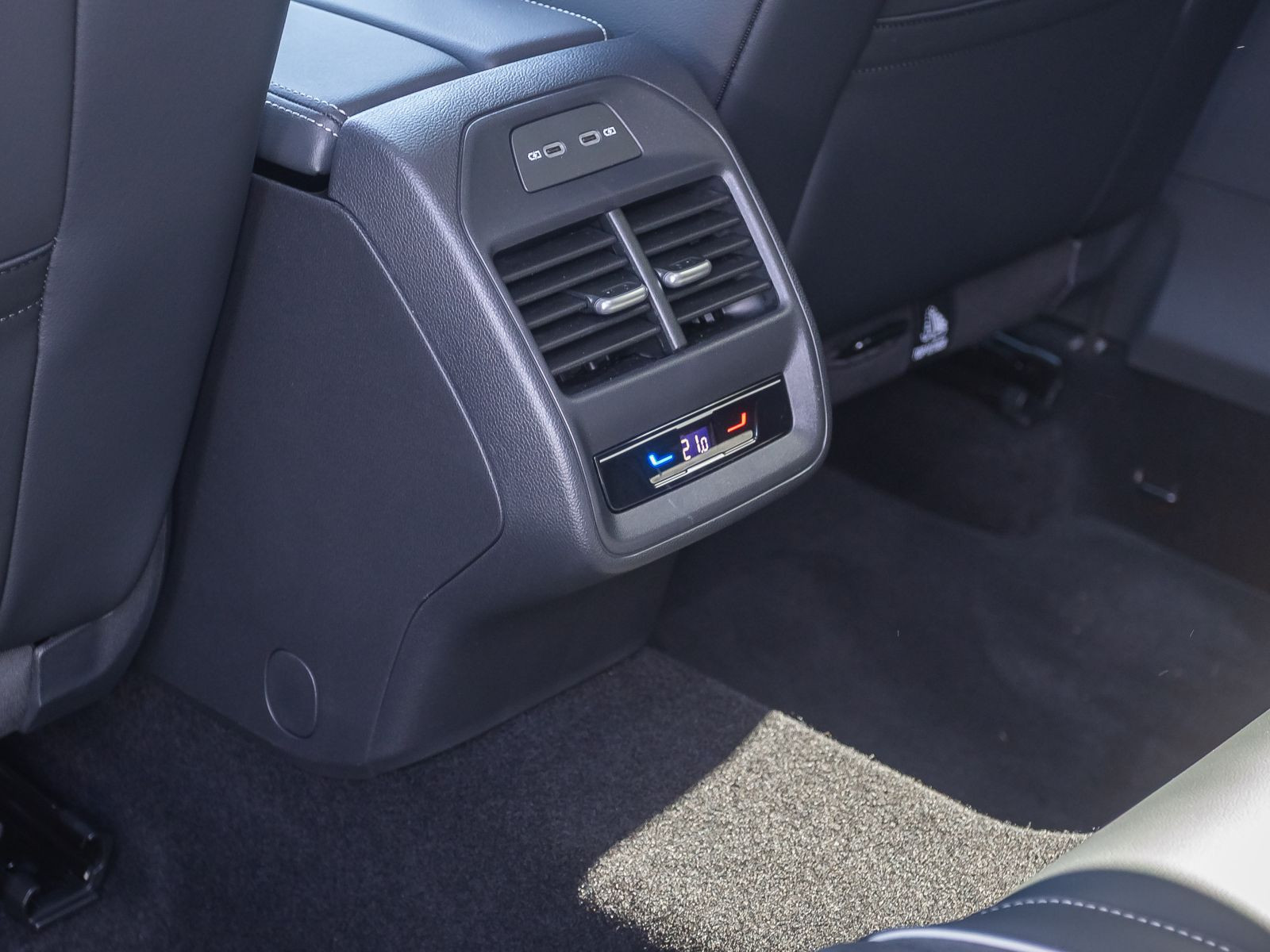 Volkswagen Passat 1.5 eTSI DSG Business, Navi, LED, Area View inkl. Rückfahrkamera, App-Connect