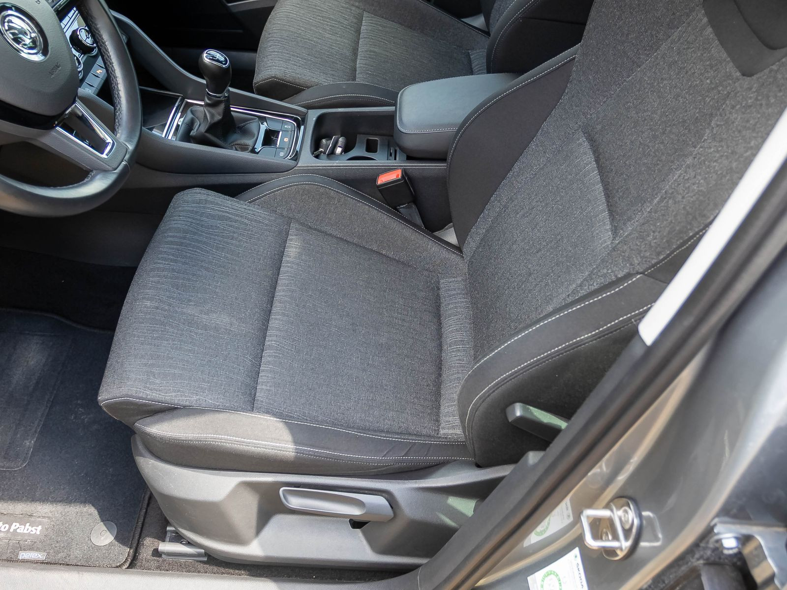 Skoda Karoq Style 1.6TDI Navi LED CarPlay GRA EPH