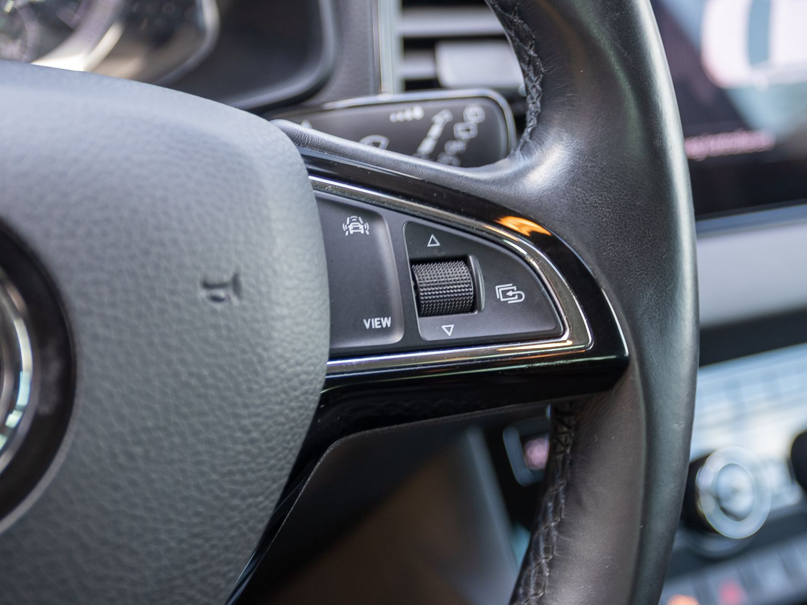 Skoda Karoq Style 1.6TDI Navi LED CarPlay GRA EPH