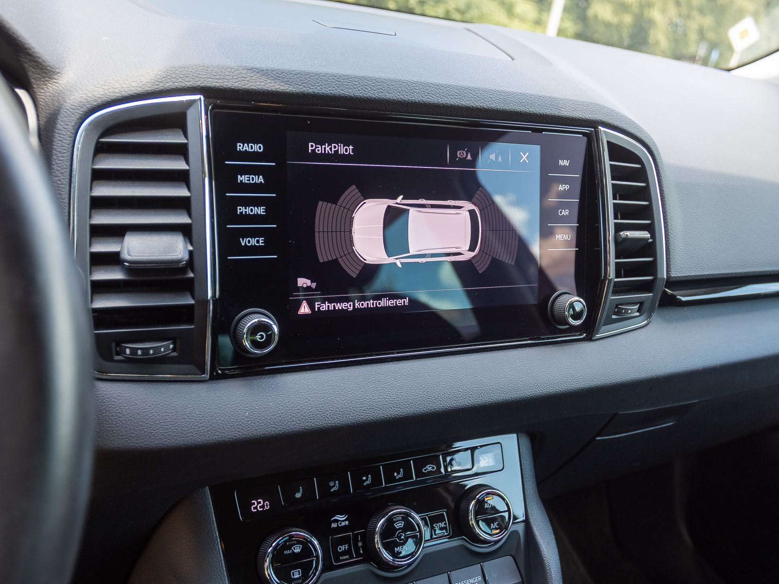 Skoda Karoq Style 1.6TDI Navi LED CarPlay GRA EPH