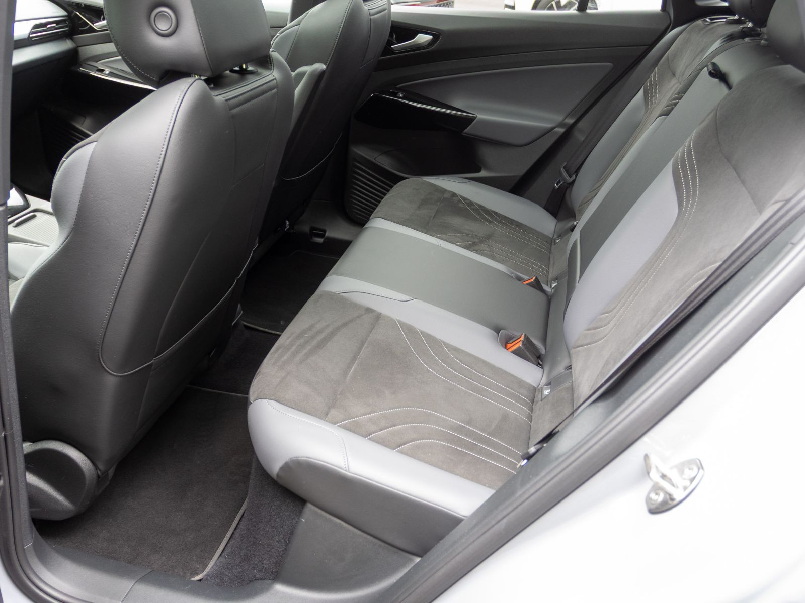 Volkswagen ID.5 Pro Performance, LED-Matrix, Panoramadach, Navi, Soundsystem, App-Connect