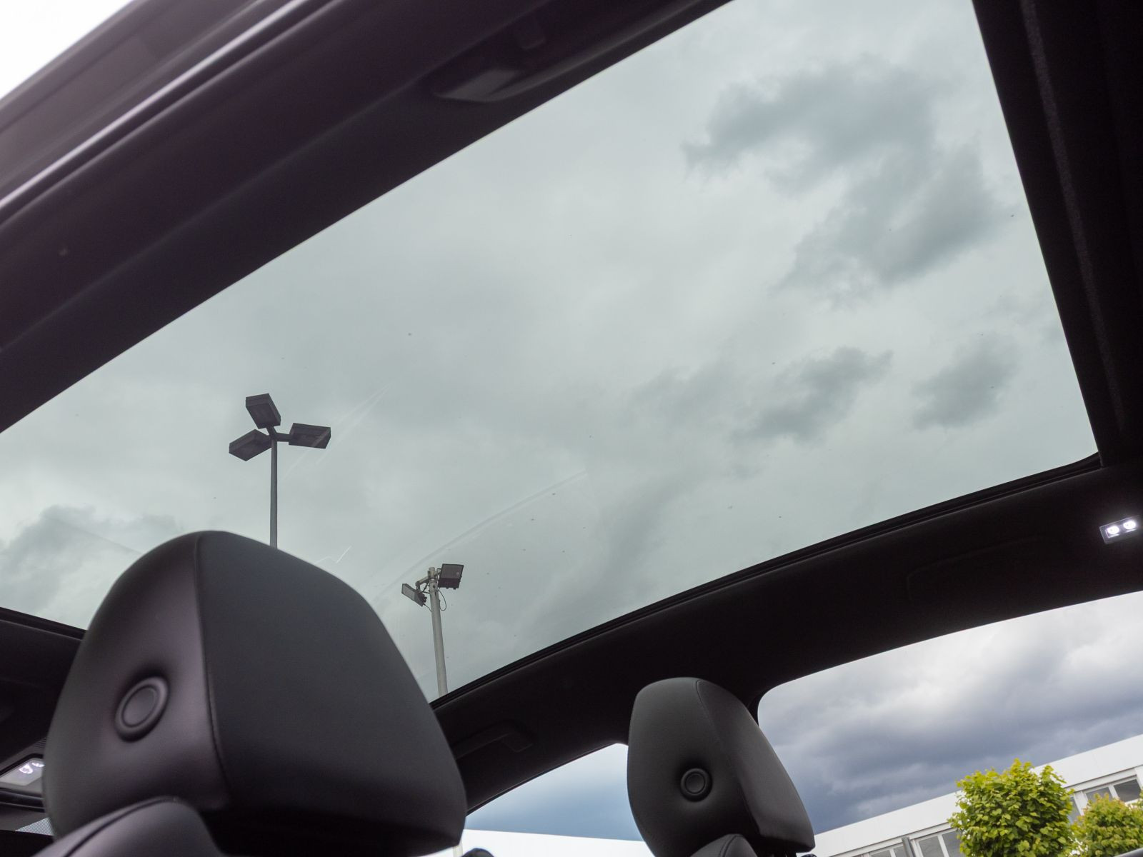 Volkswagen ID.5 Pro Performance, LED-Matrix, Panoramadach, Navi, Soundsystem, App-Connect