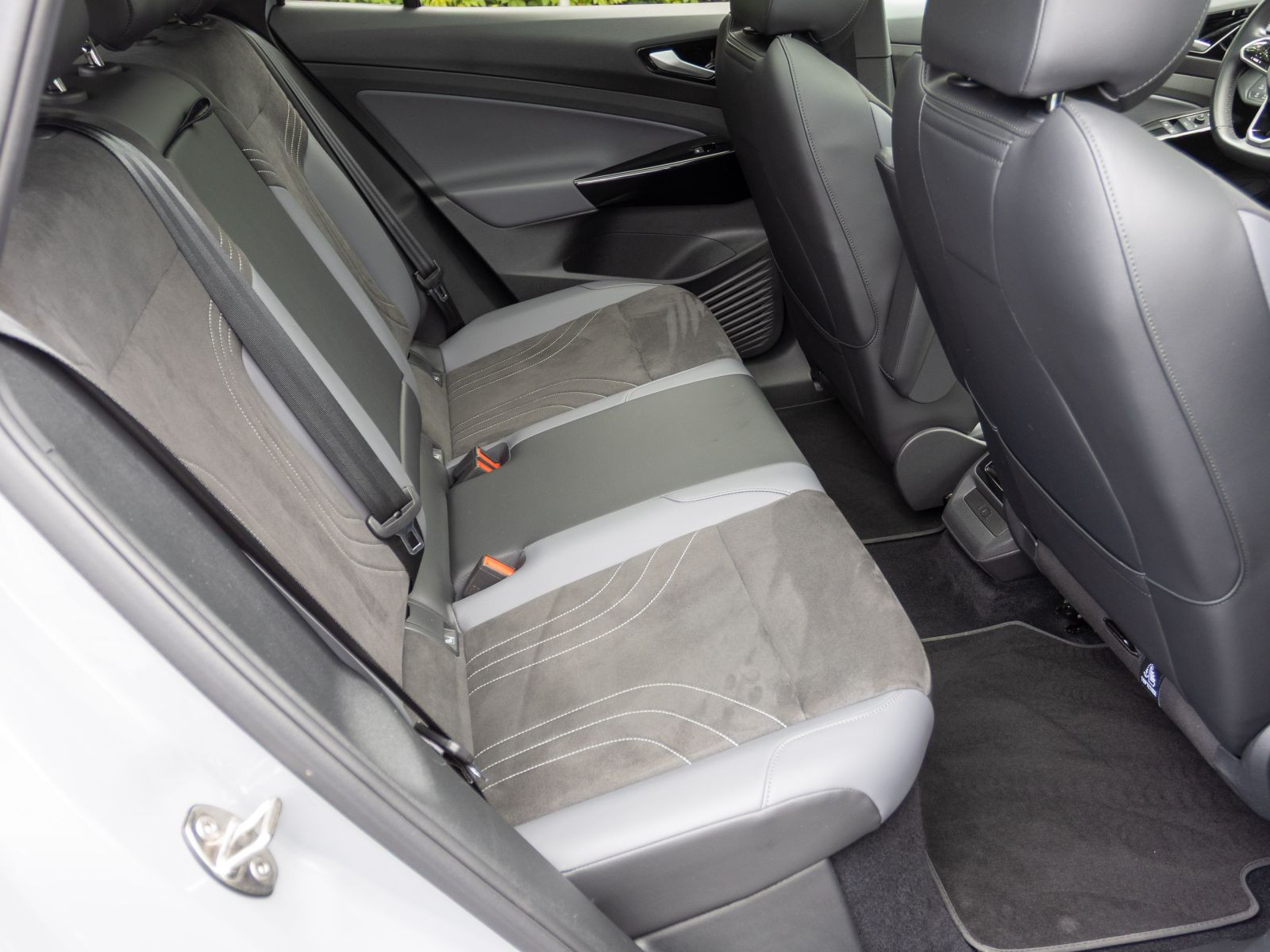Volkswagen ID.5 Pro Performance, LED-Matrix, Panoramadach, Navi, Soundsystem, App-Connect
