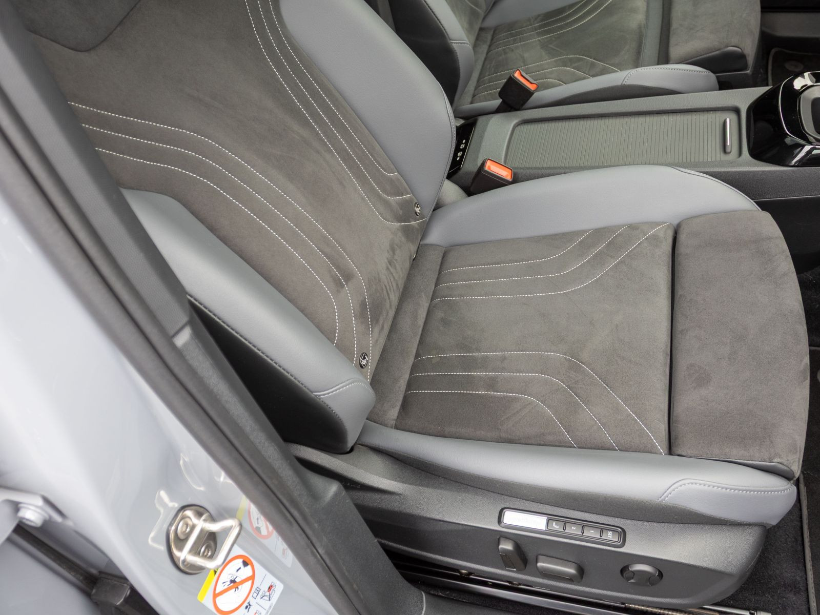 Volkswagen ID.5 Pro Performance, LED-Matrix, Panoramadach, Navi, Soundsystem, App-Connect