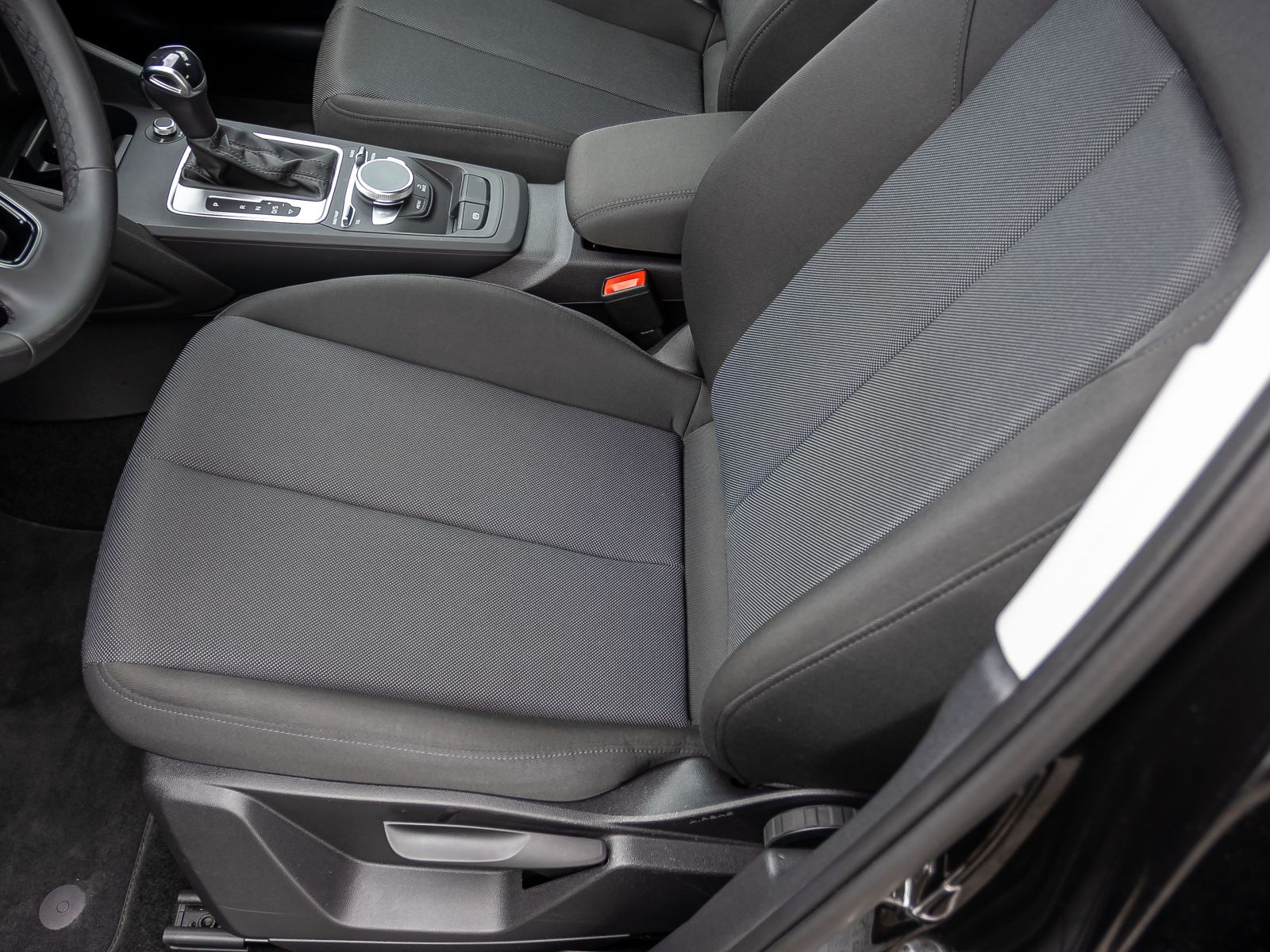 Audi Q2 35TFSI Stronic LED GRA CarPlay EPH DAB