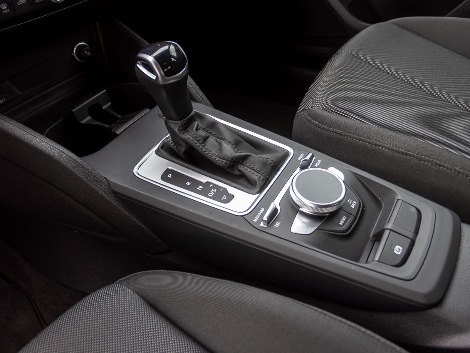 Audi Q2 35TFSI Stronic LED GRA CarPlay EPH DAB