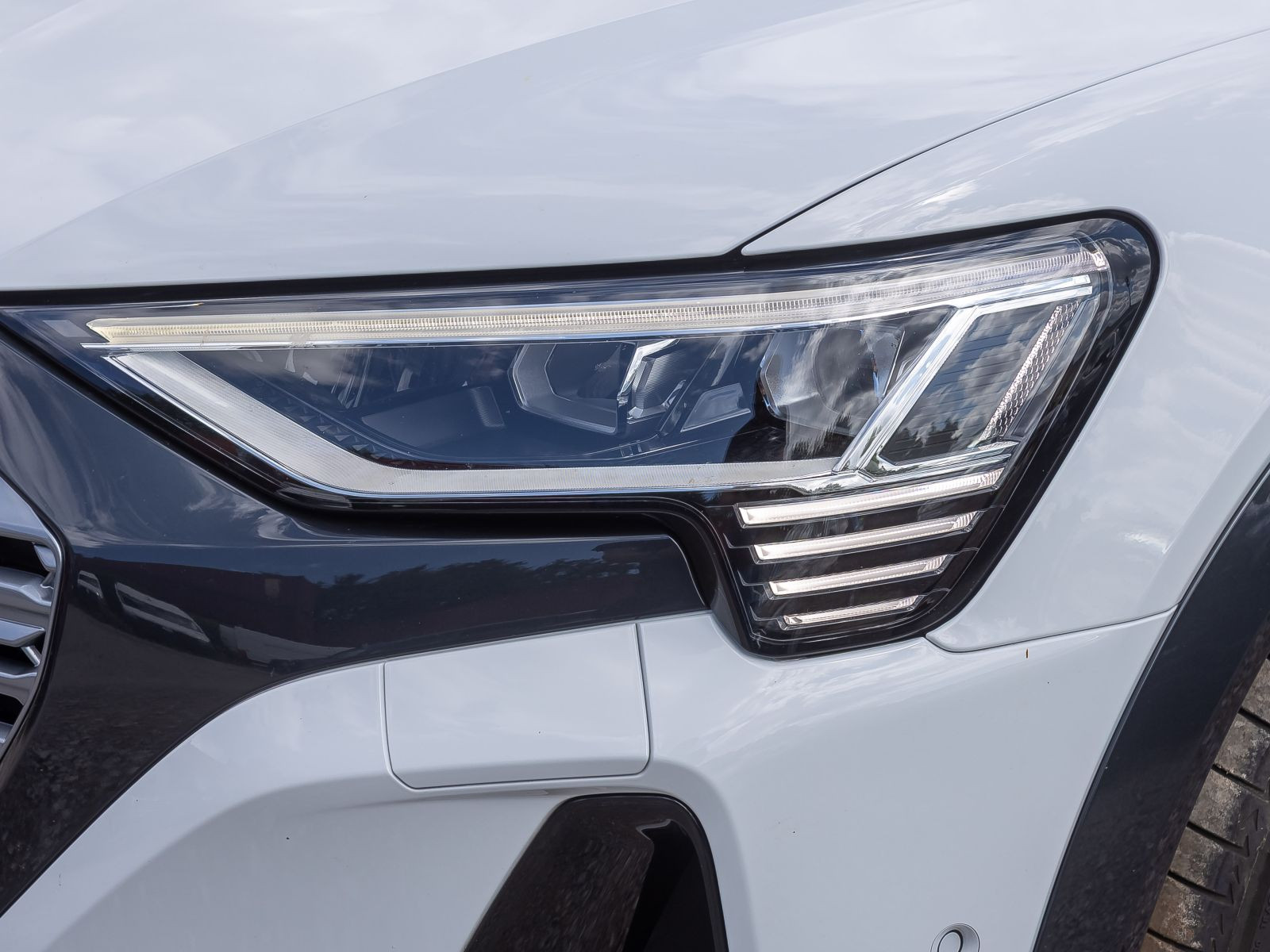 Audi Q8 e-tron Advanced 50 Navi Matrix Standklima Panorama