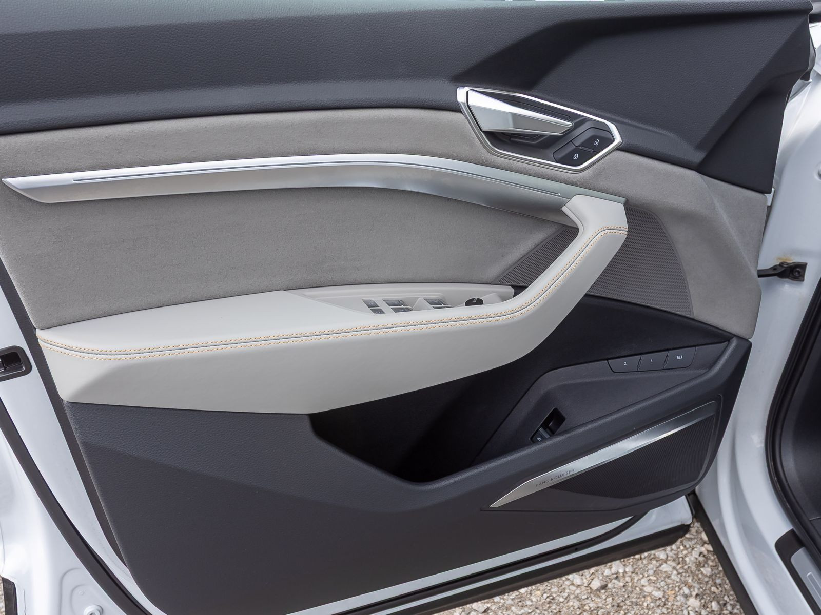 Audi Q8 e-tron Advanced 50 Navi Matrix Standklima Panorama