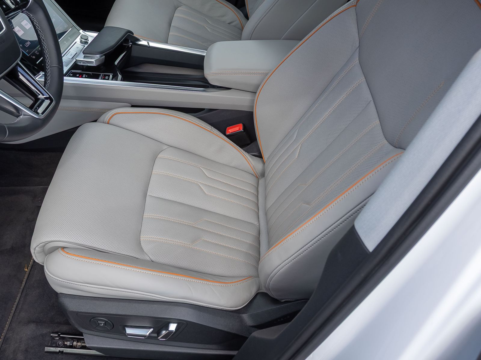 Audi Q8 e-tron Advanced 50 Navi Matrix Standklima Panorama