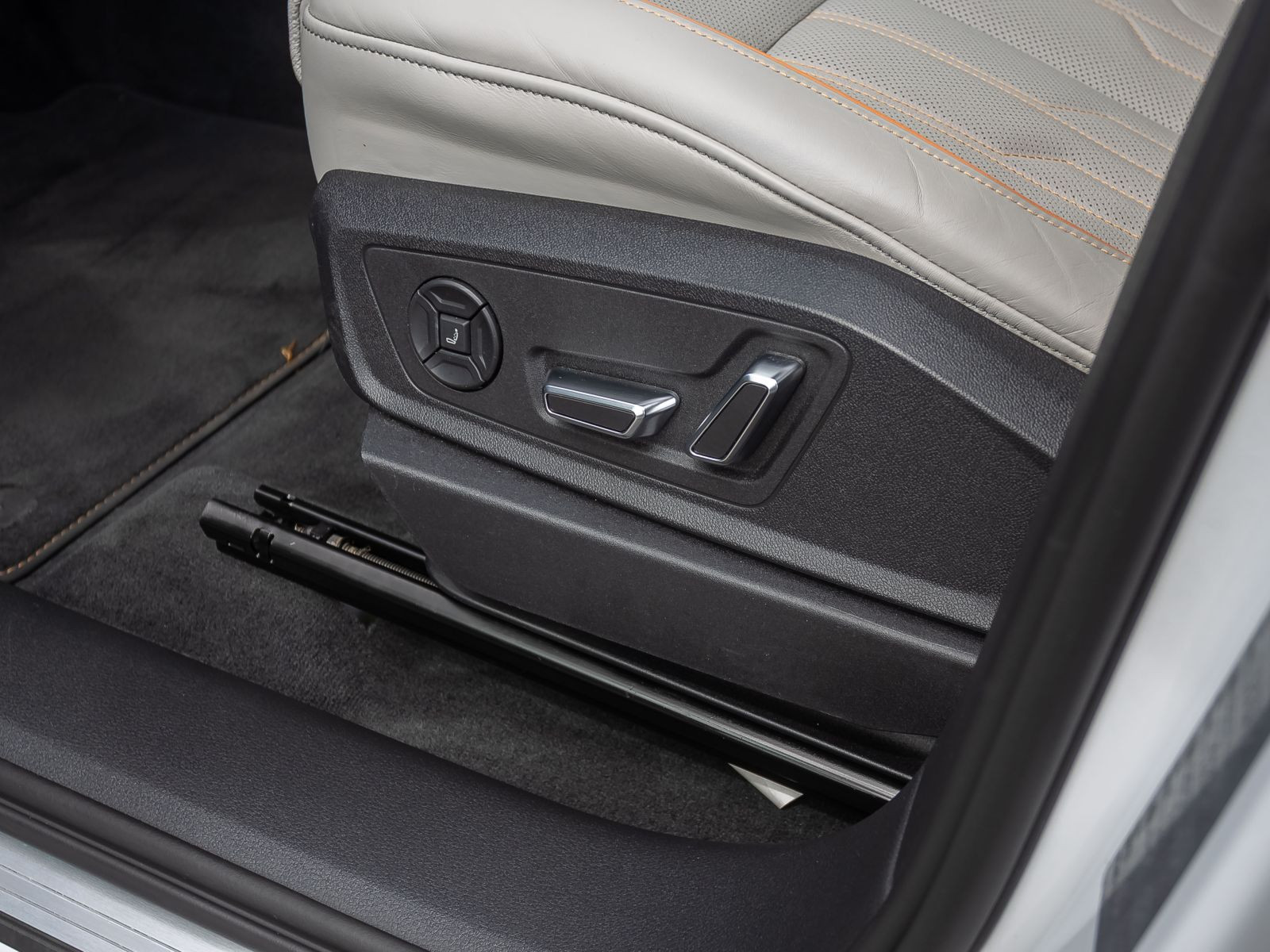 Audi Q8 e-tron Advanced 50 Navi Matrix Standklima Panorama