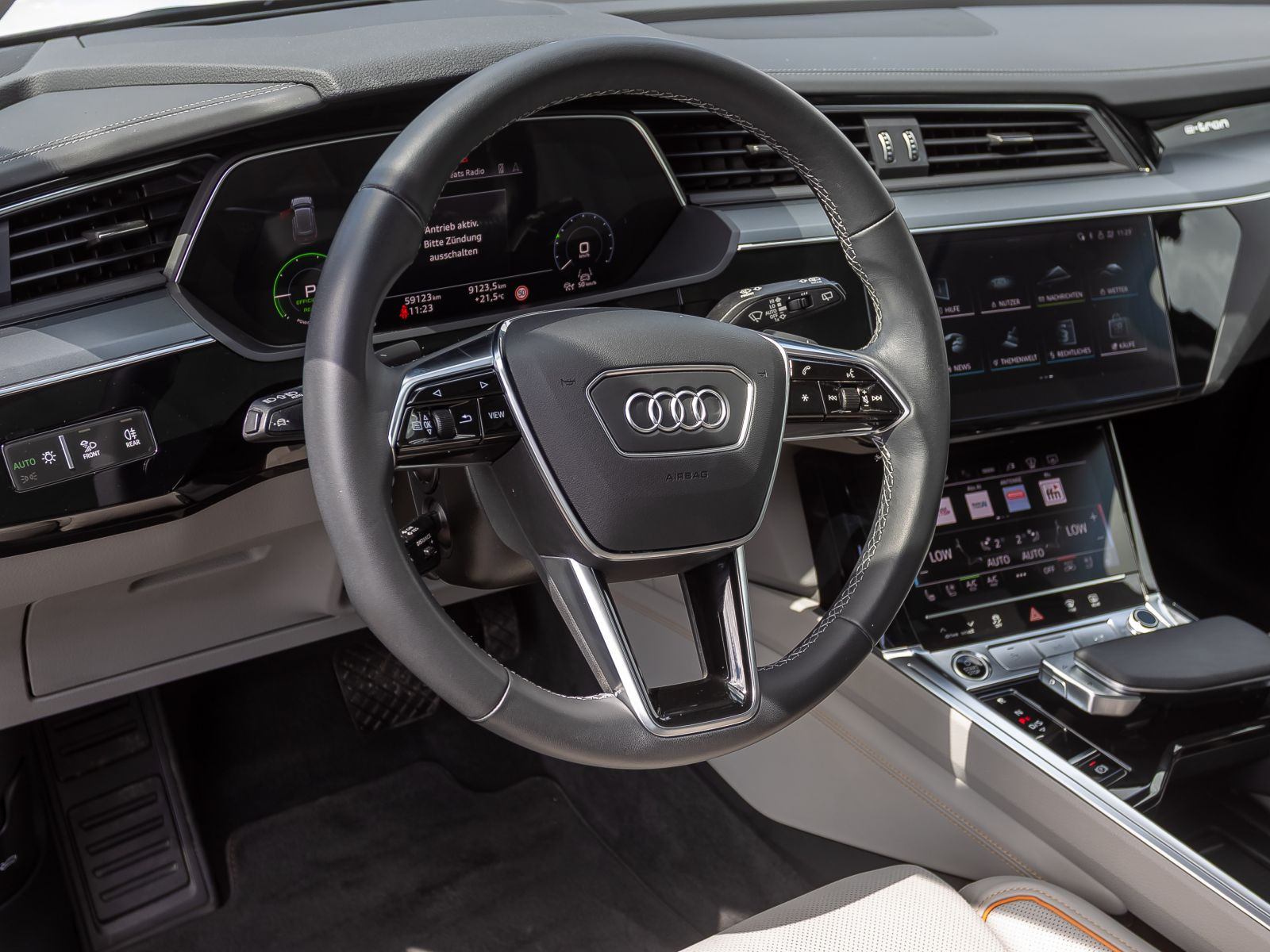 Audi Q8 e-tron Advanced 50 Navi Matrix Standklima Panorama