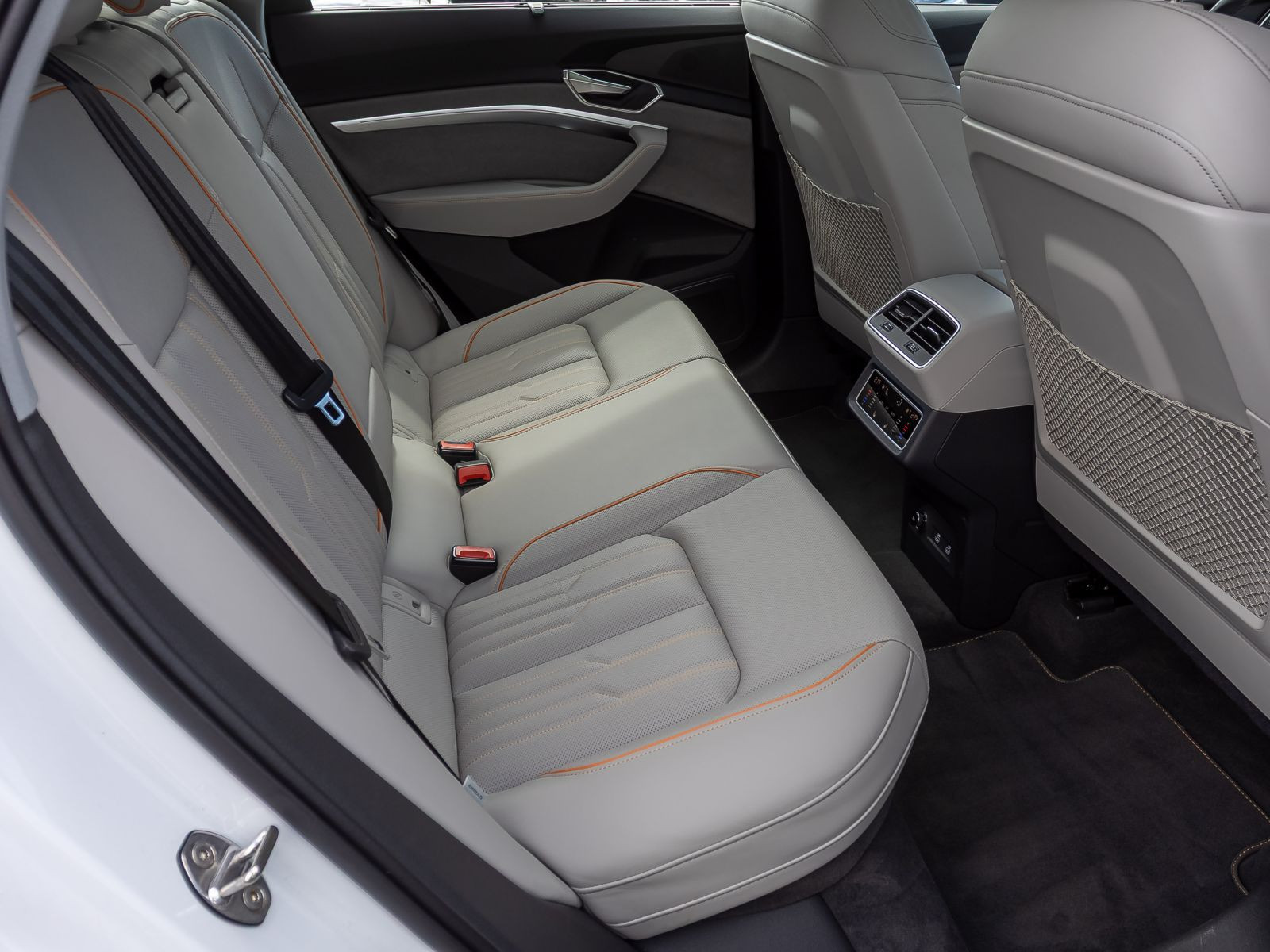 Audi Q8 e-tron Advanced 50 Navi Matrix Standklima Panorama