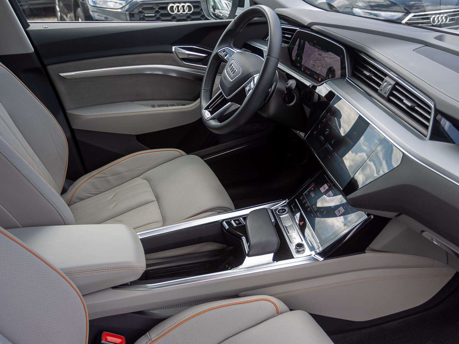 Audi Q8 e-tron Advanced 50 Navi Matrix Standklima Panorama