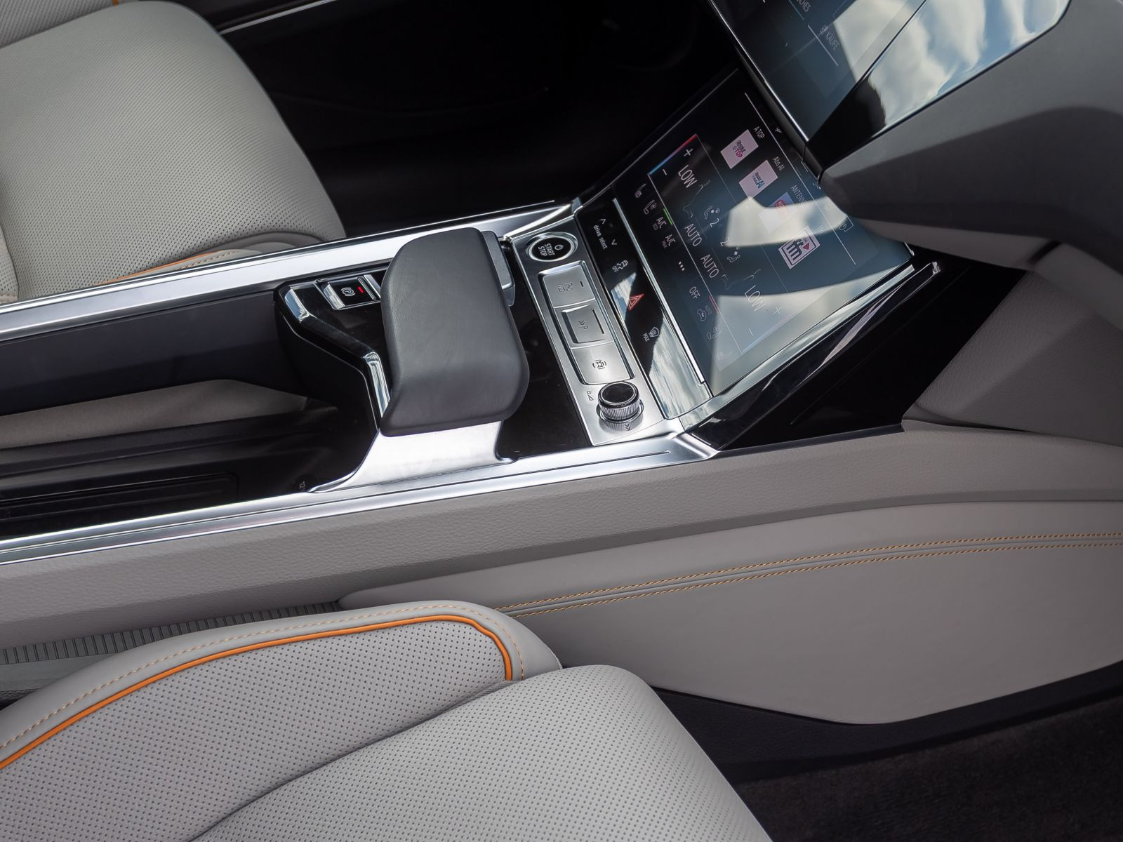 Audi Q8 e-tron Advanced 50 Navi Matrix Standklima Panorama