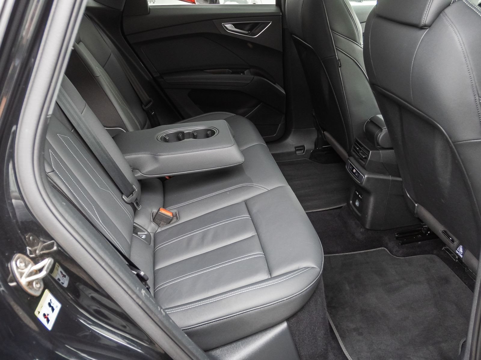 Audi Q4 Sportback e-tron 50 qu Navi LED Standklima AHK