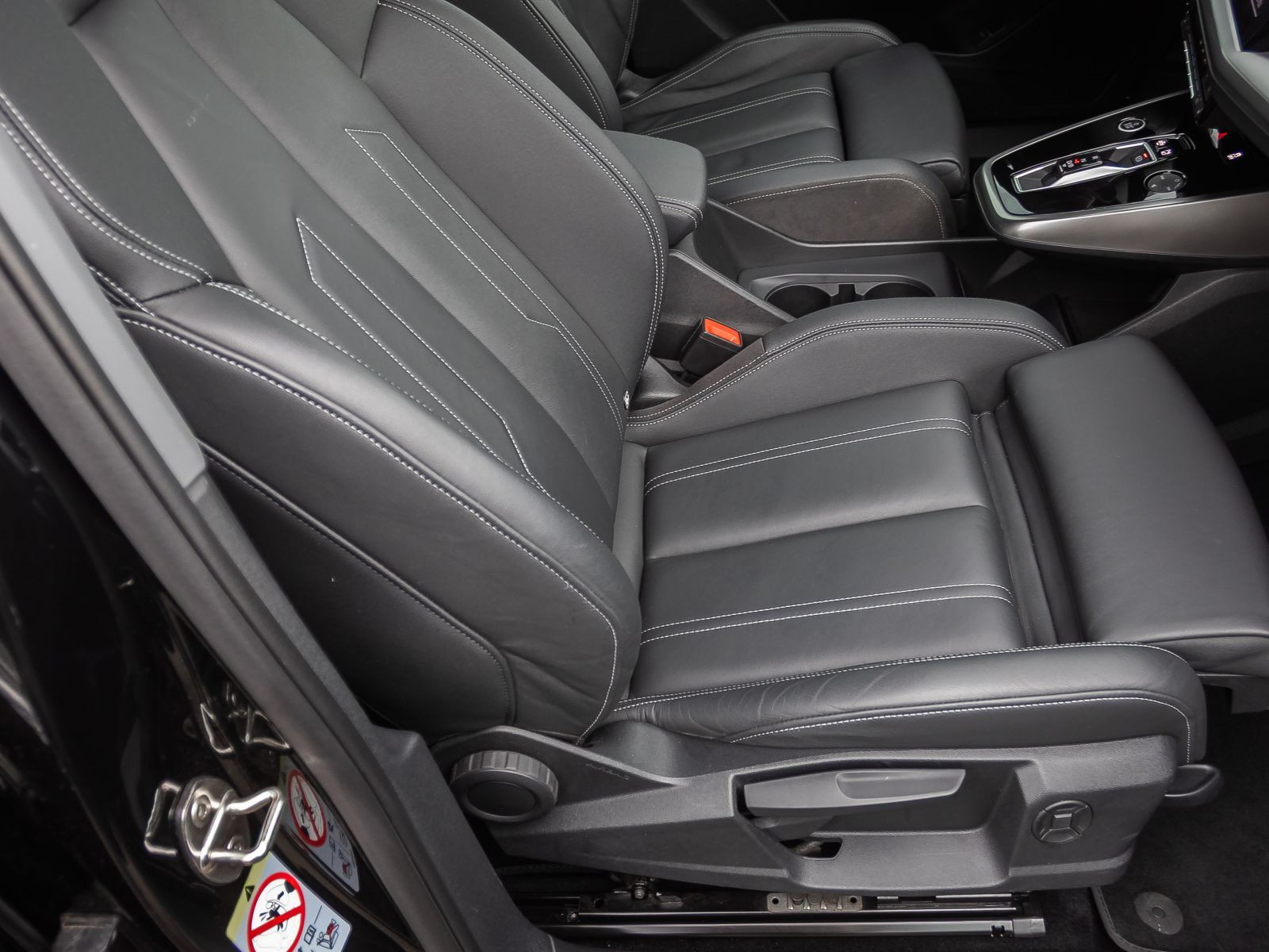 Audi Q4 Sportback e-tron 50 qu Navi LED Standklima AHK