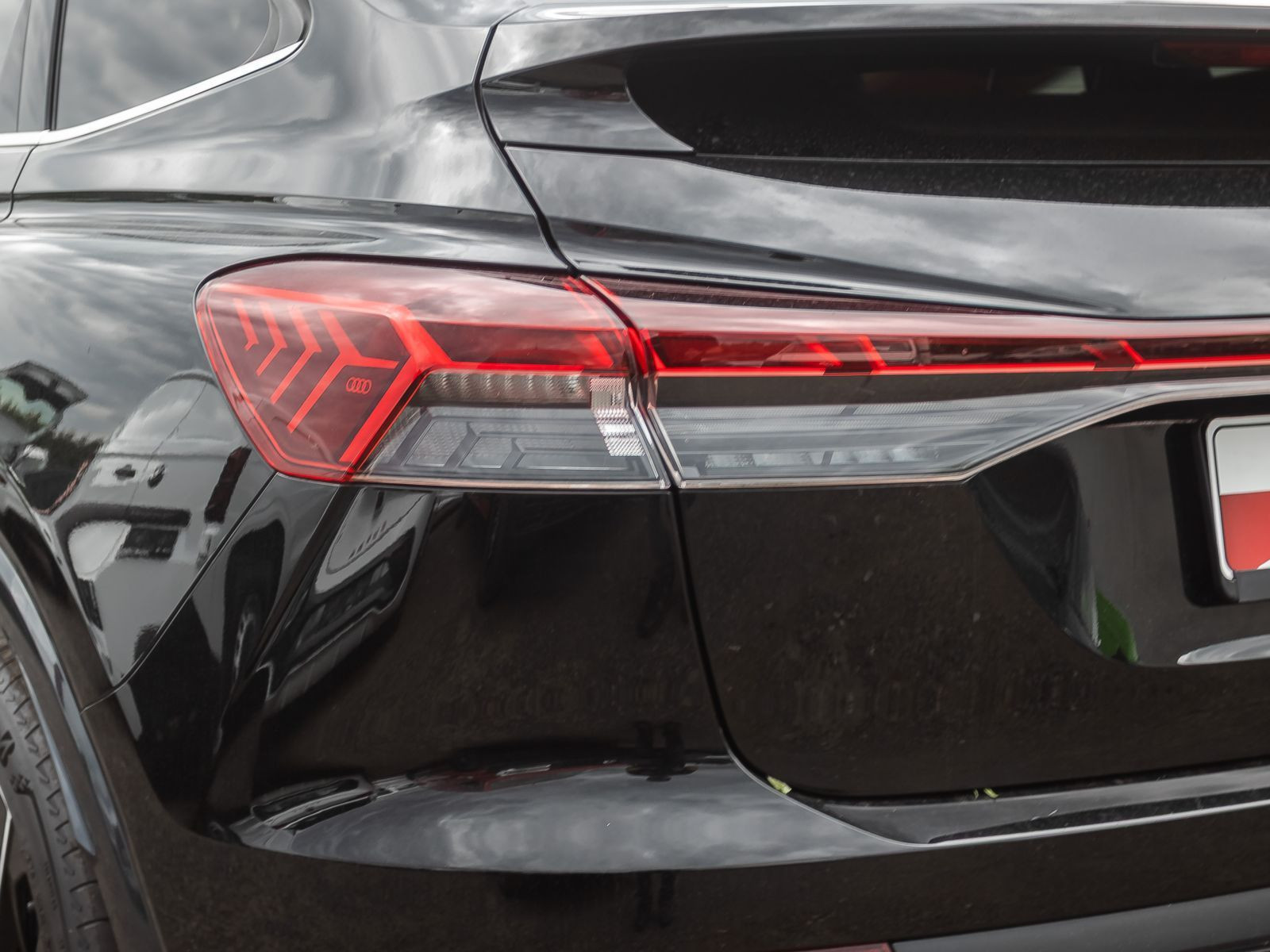 Audi Q4 Sportback e-tron 50 qu Navi LED Standklima AHK
