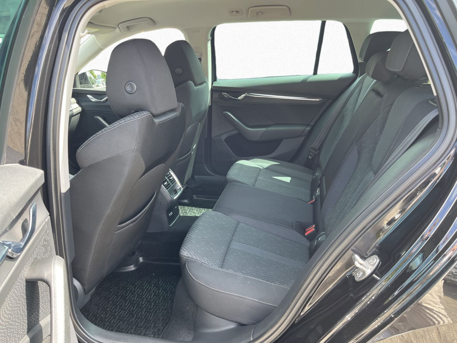 Skoda Octavia Combi Style 2.0 TDI DSG 4x4 Navi HuD AHK