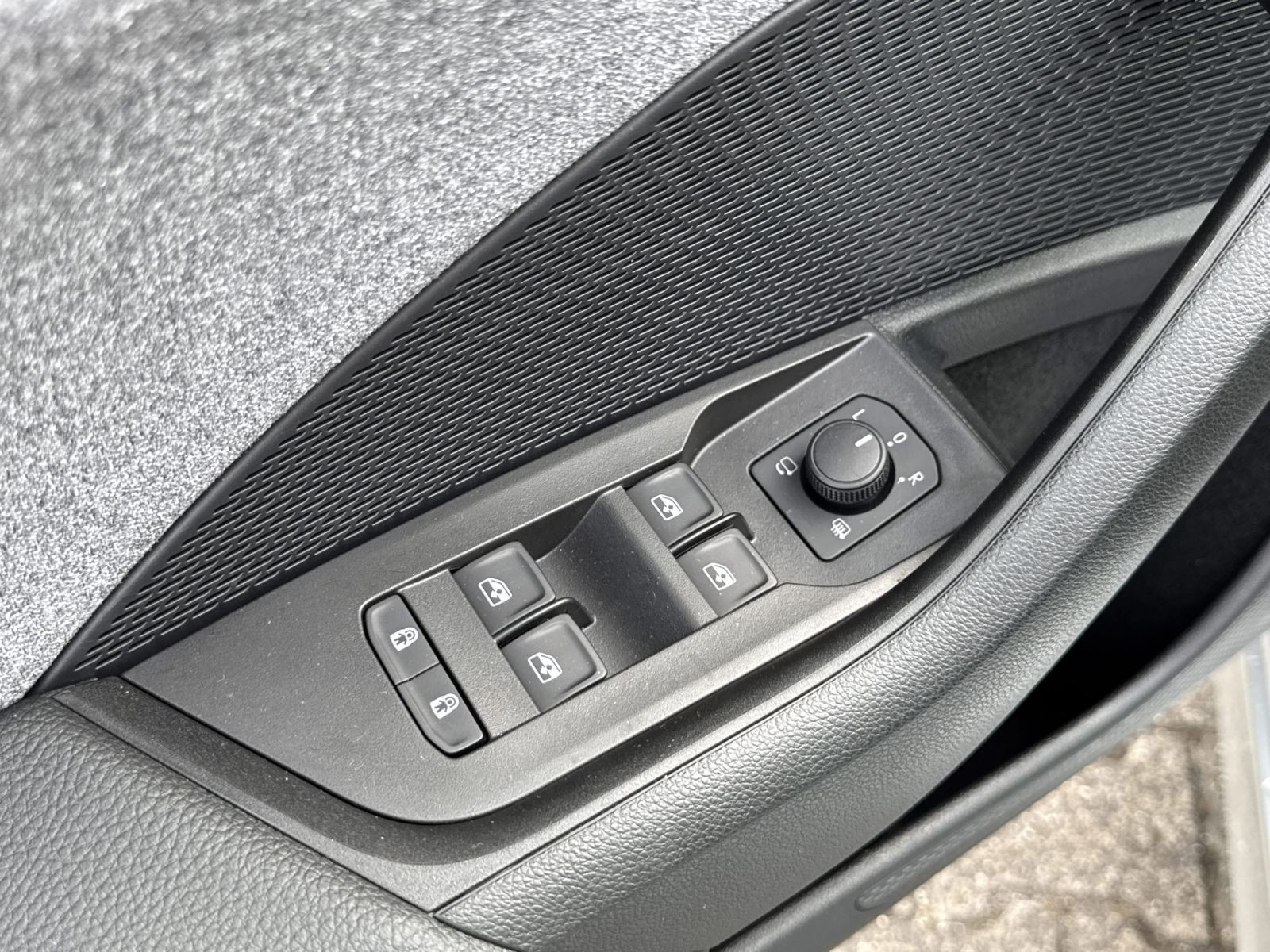 Skoda Octavia Combi Tour 2.0 TDI DSG Navi ACC HuD Pano