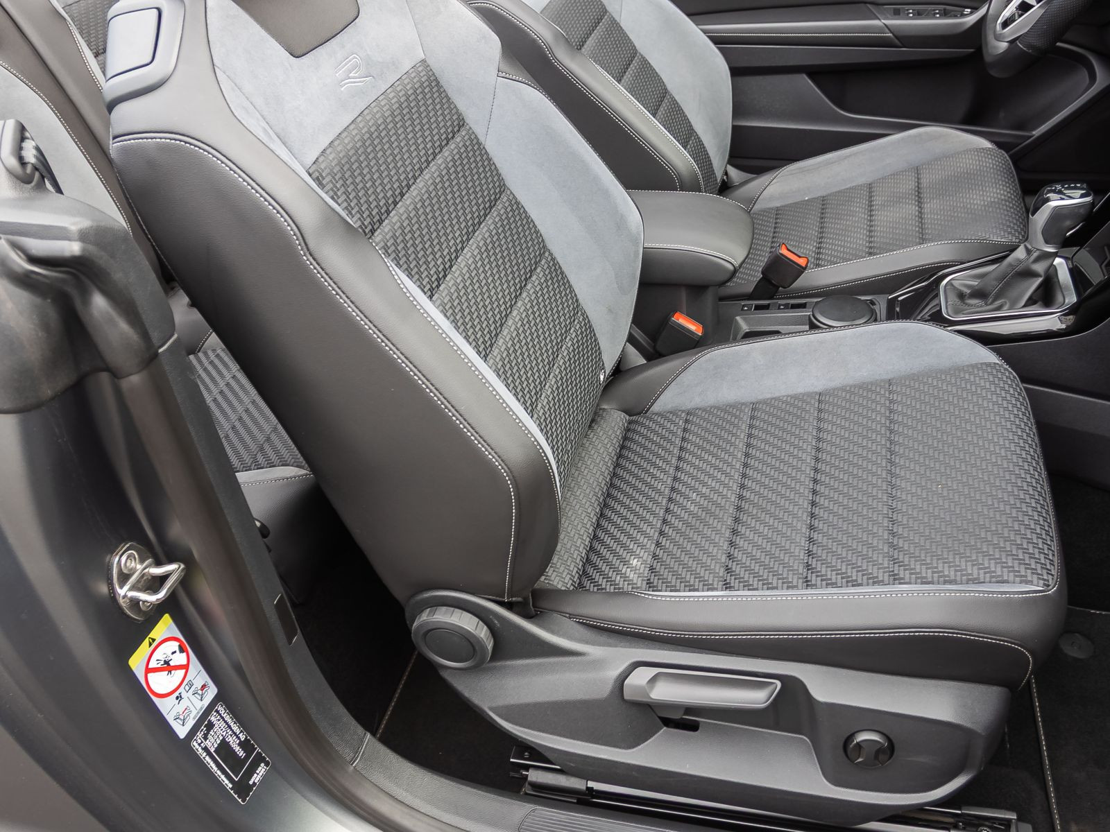 Volkswagen T-Roc Cabriolet R-Line 1.5TSI DSG Navi Matrix ACC AHK