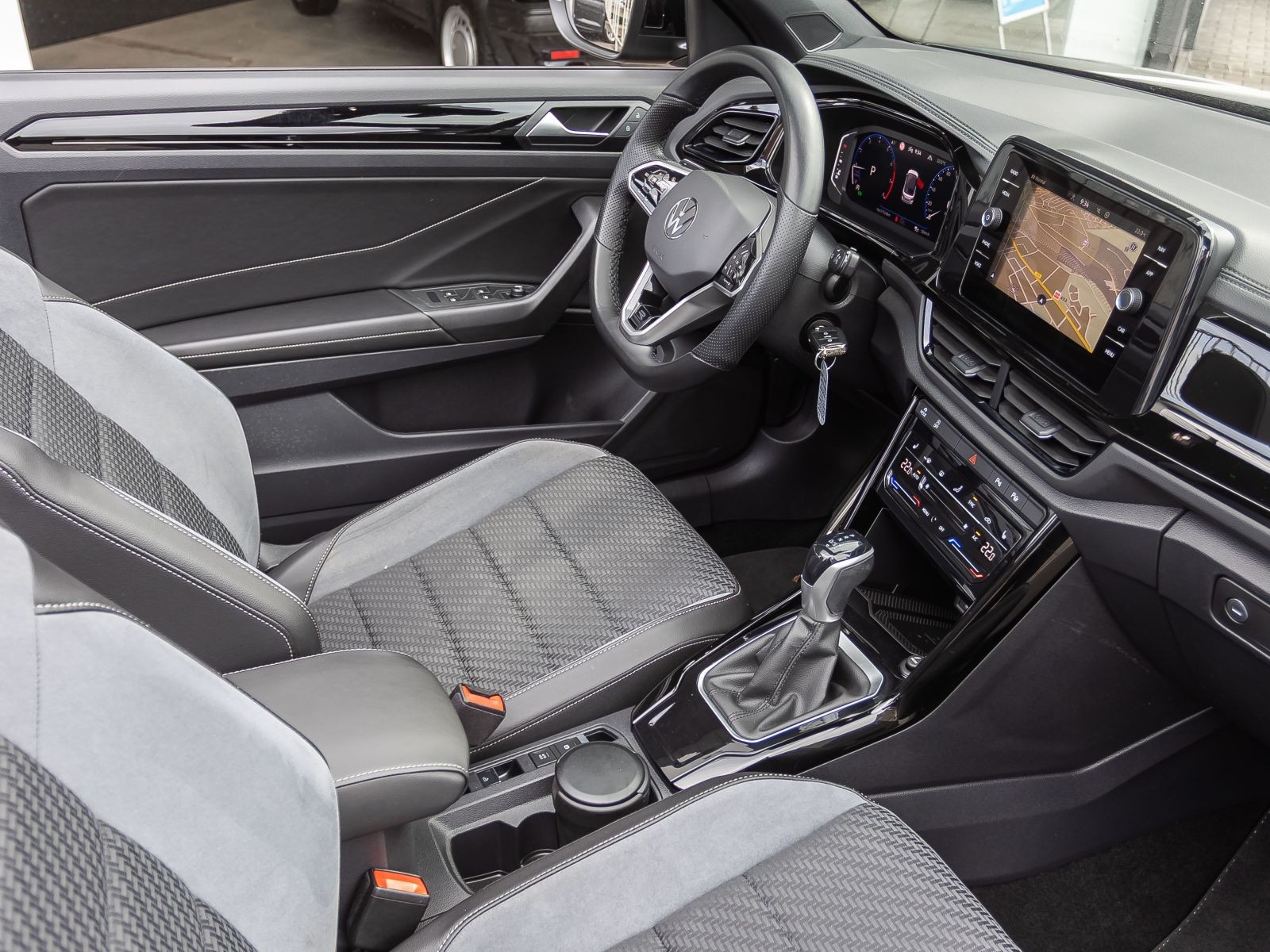 Volkswagen T-Roc Cabriolet R-Line 1.5TSI DSG Navi Matrix ACC AHK