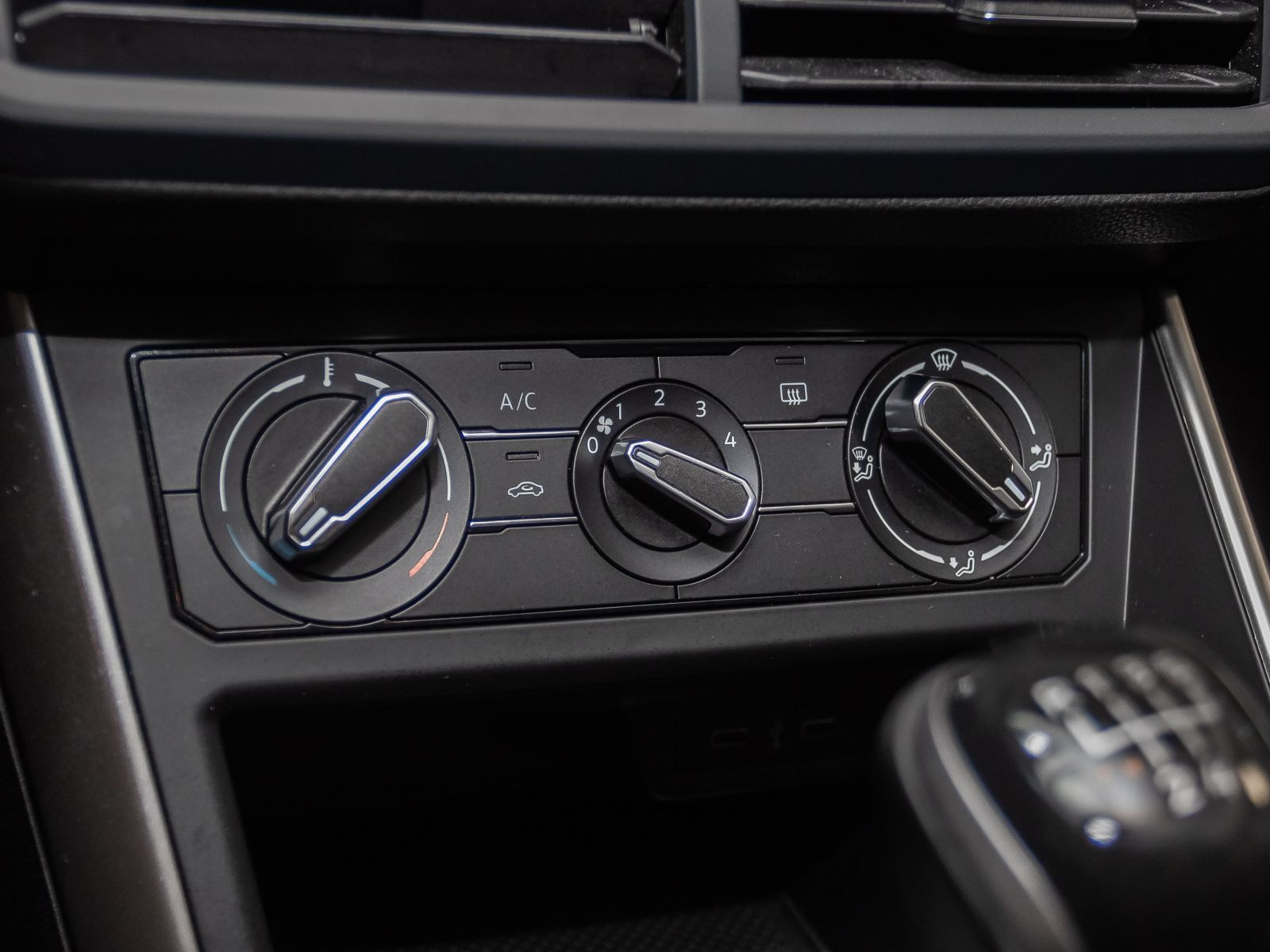 Volkswagen Polo Life 1.0 MPI Navi LED EPH CarPlay DAB