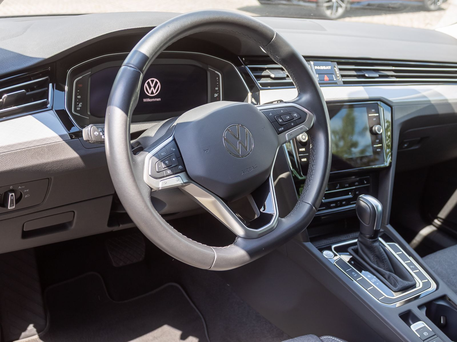 Volkswagen Passat Variant Business 2.0TDI DSG Navi LED ACC AHK