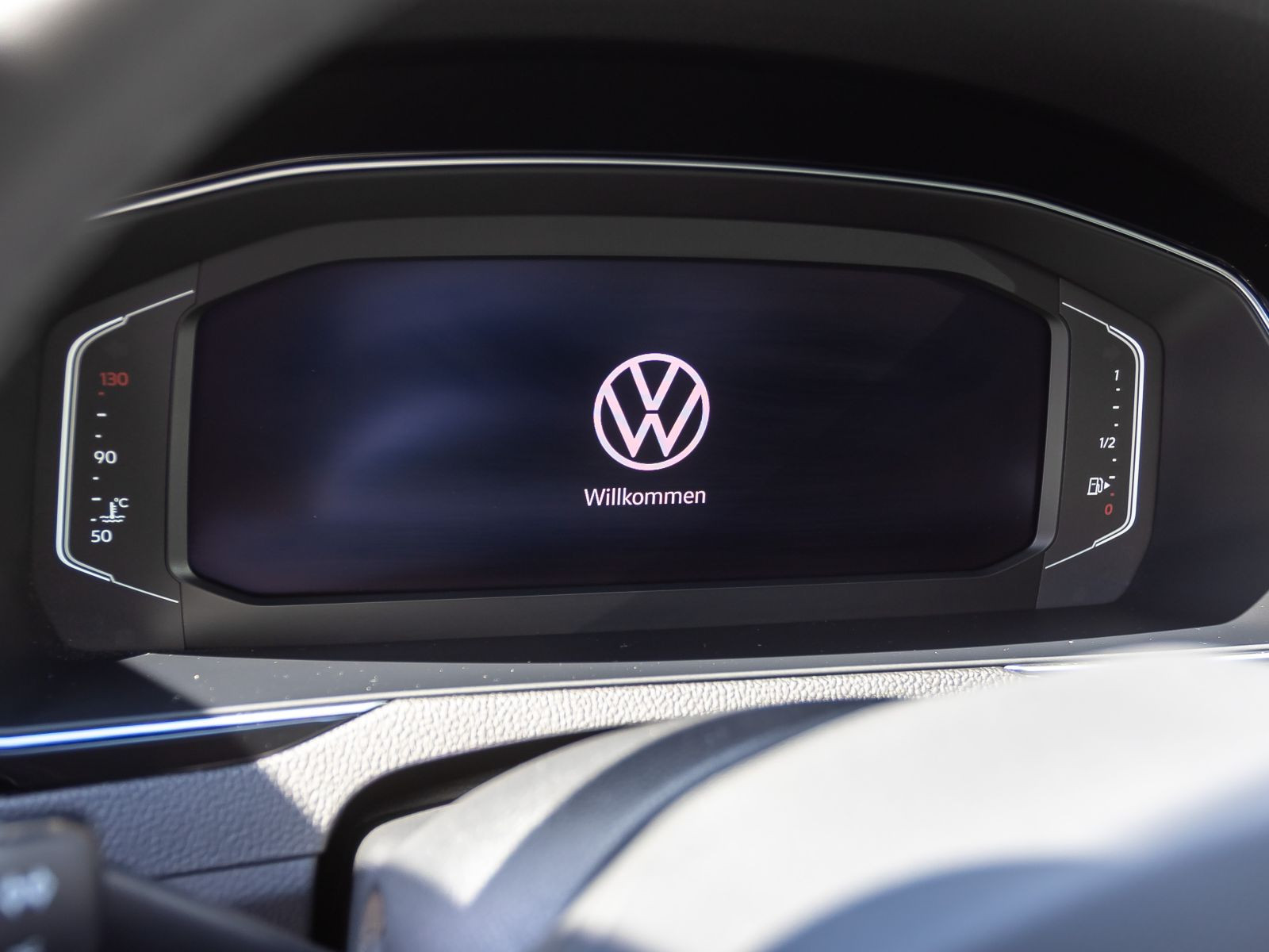 Volkswagen Passat Variant Business 2.0TDI DSG Navi LED ACC AHK
