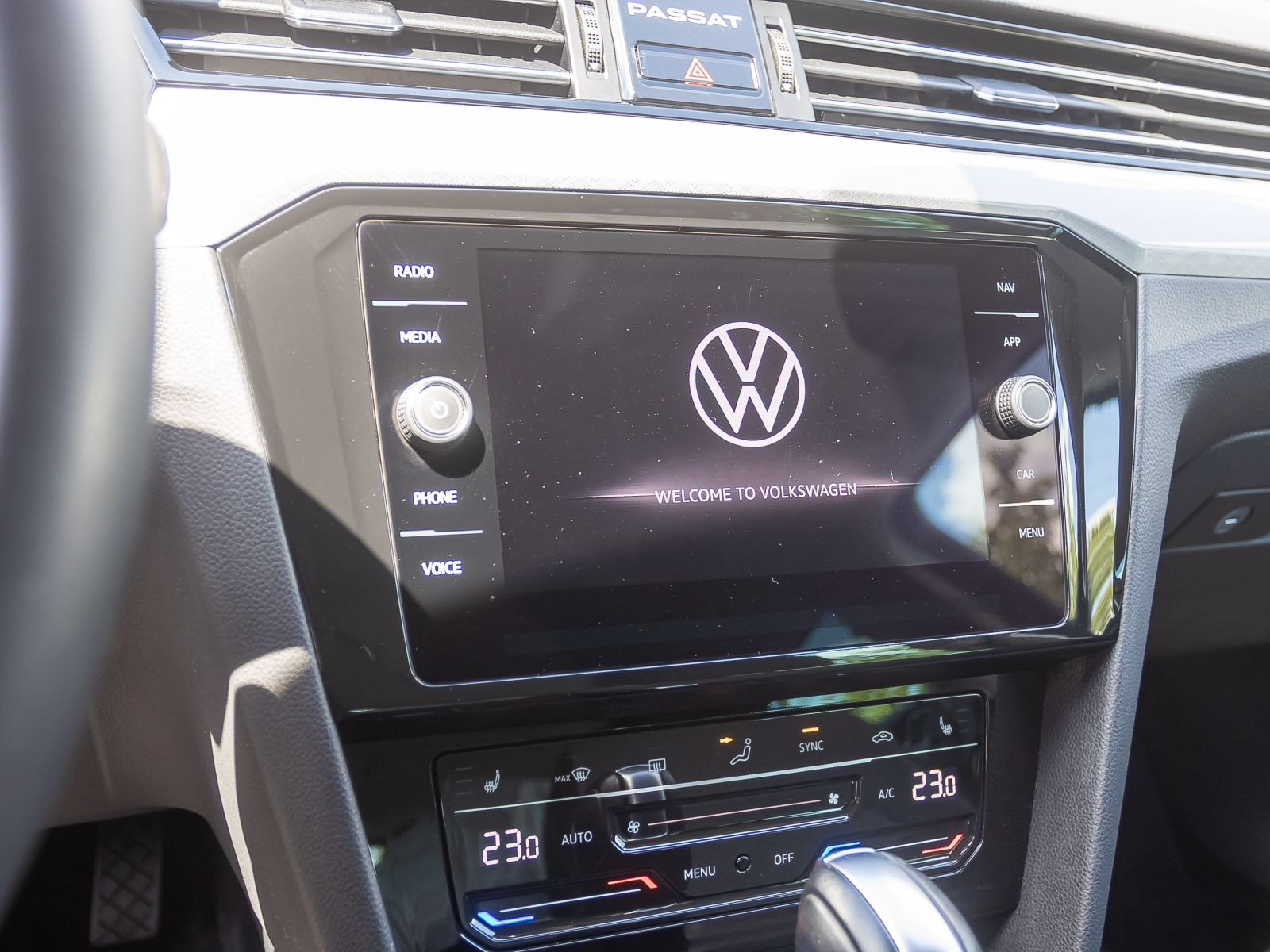 Volkswagen Passat Variant Business 2.0TDI DSG Navi LED ACC AHK