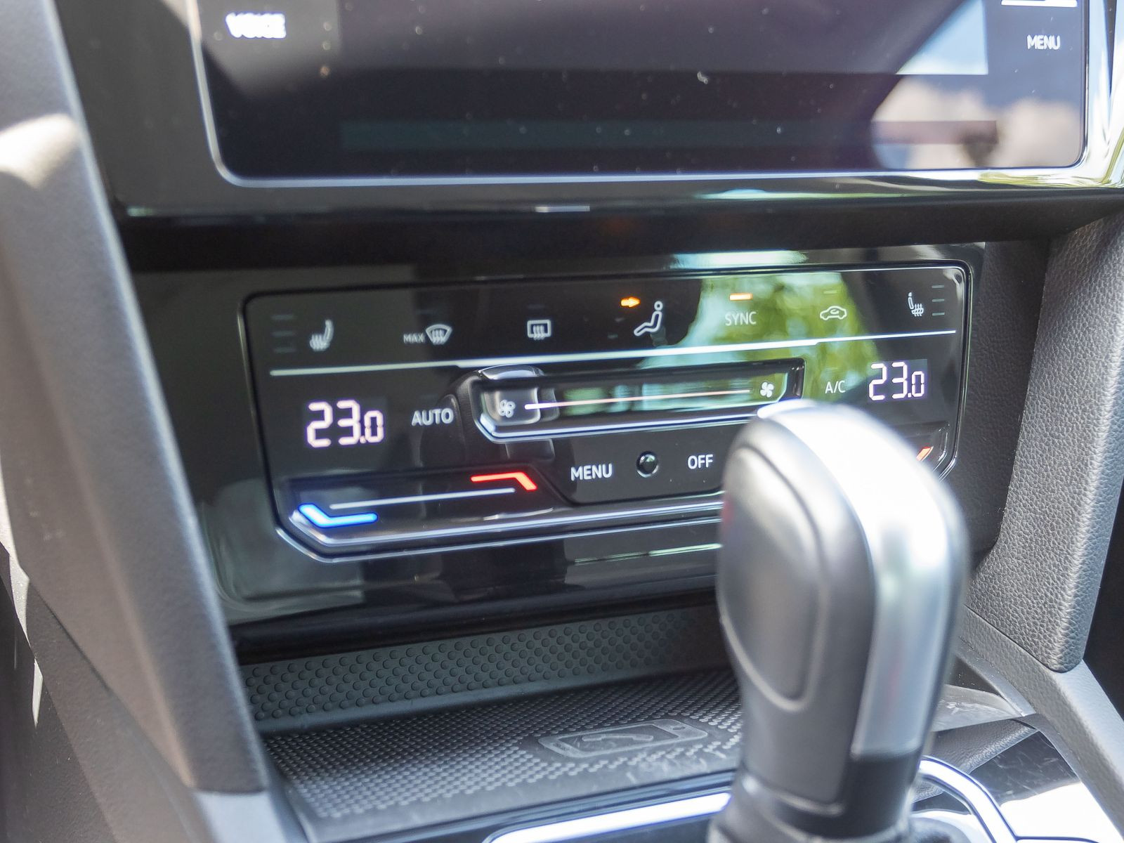 Volkswagen Passat Variant Business 2.0TDI DSG Navi LED ACC AHK
