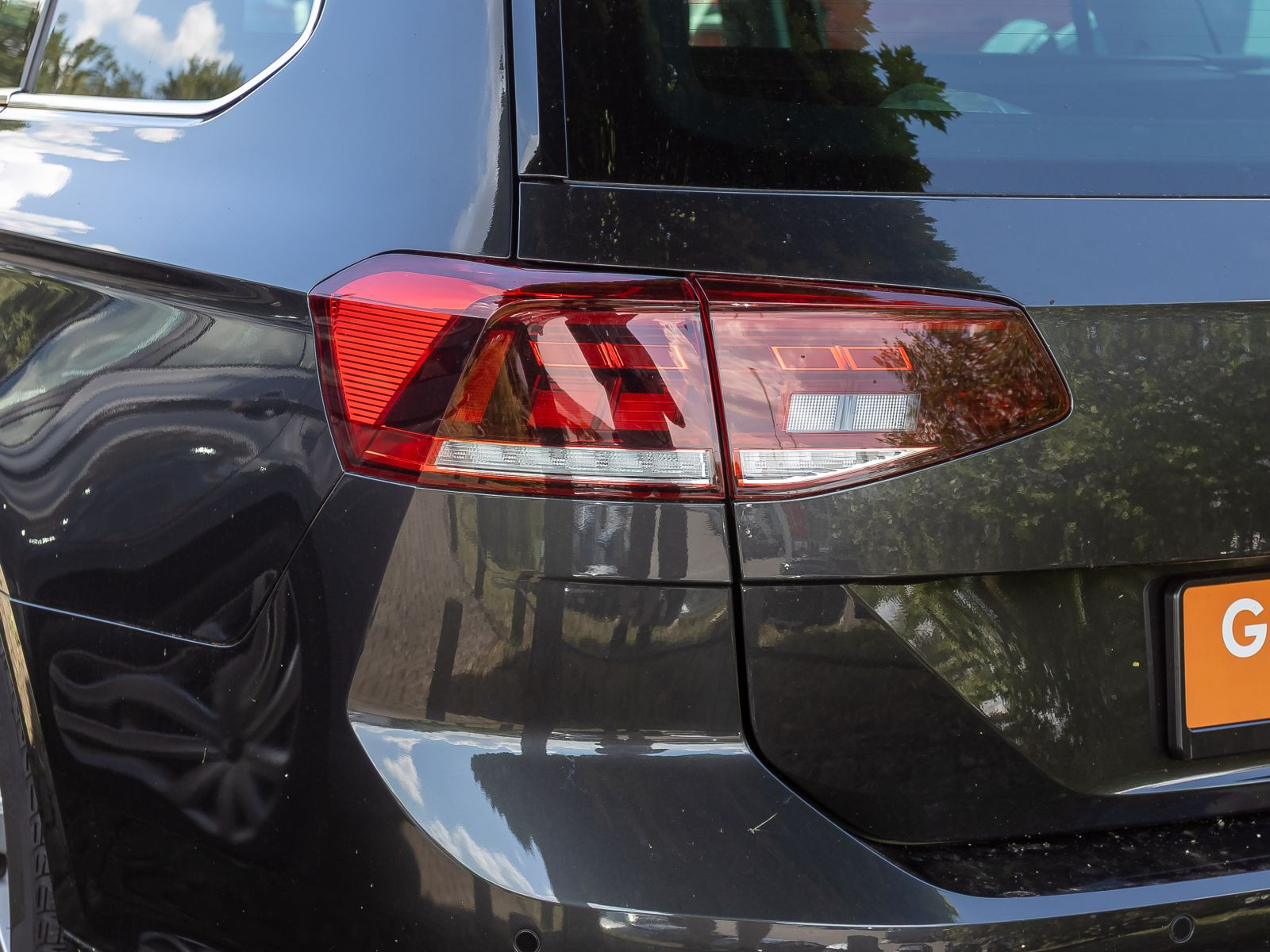 Volkswagen Passat Variant Business 2.0TDI DSG Navi LED ACC AHK