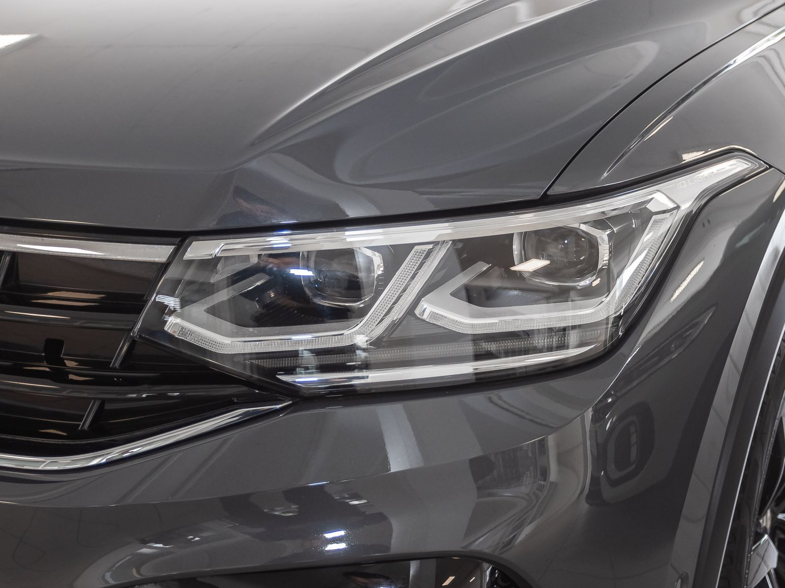 Volkswagen Tiguan R-Line 1.5TSI DSG Navi Matrix Standhzg HuD ACC AHK