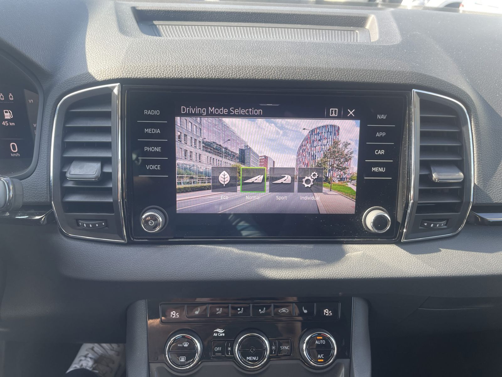 Skoda Karoq Selection 1.5 TSI DSG Navi ACC RFK Carplay