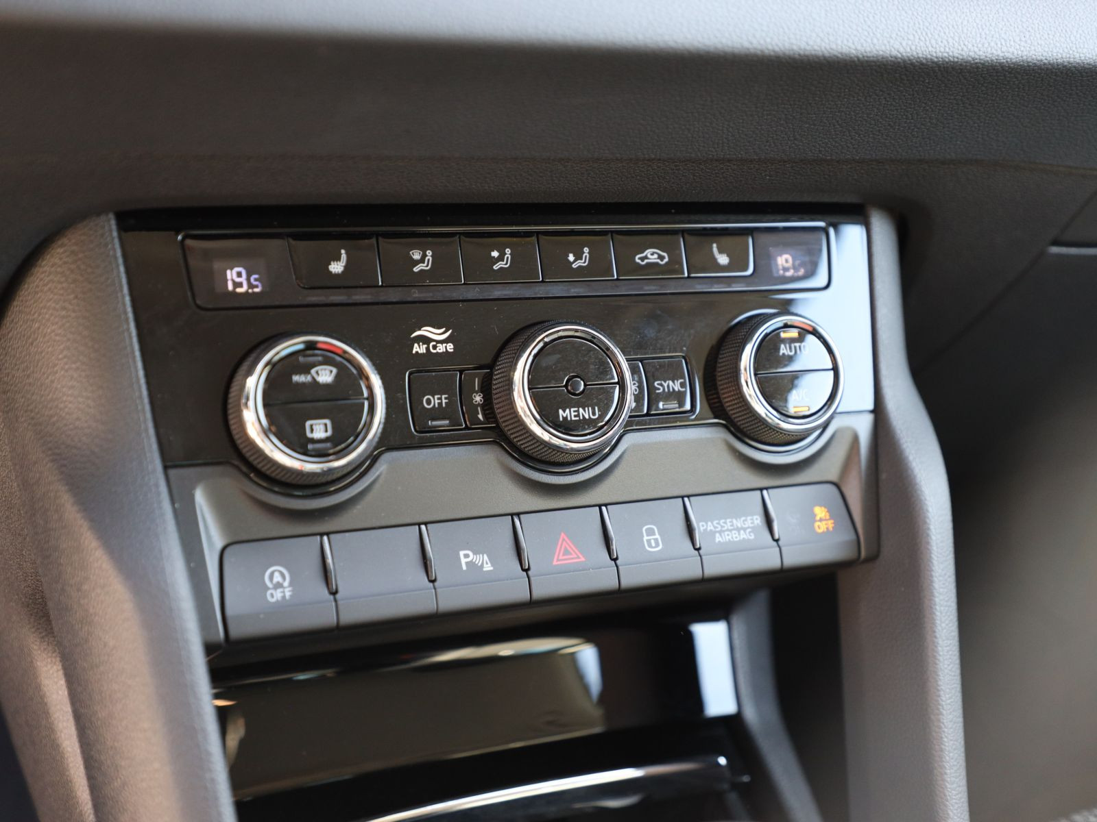Skoda Karoq Selection 1.5 TSI DSG Navi ACC RFK Carplay