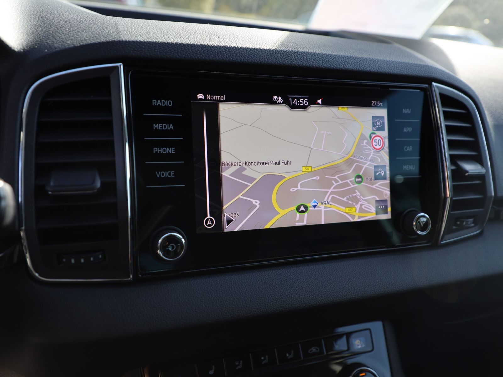 Skoda Karoq Selection 1.5 TSI DSG Navi ACC RFK Carplay