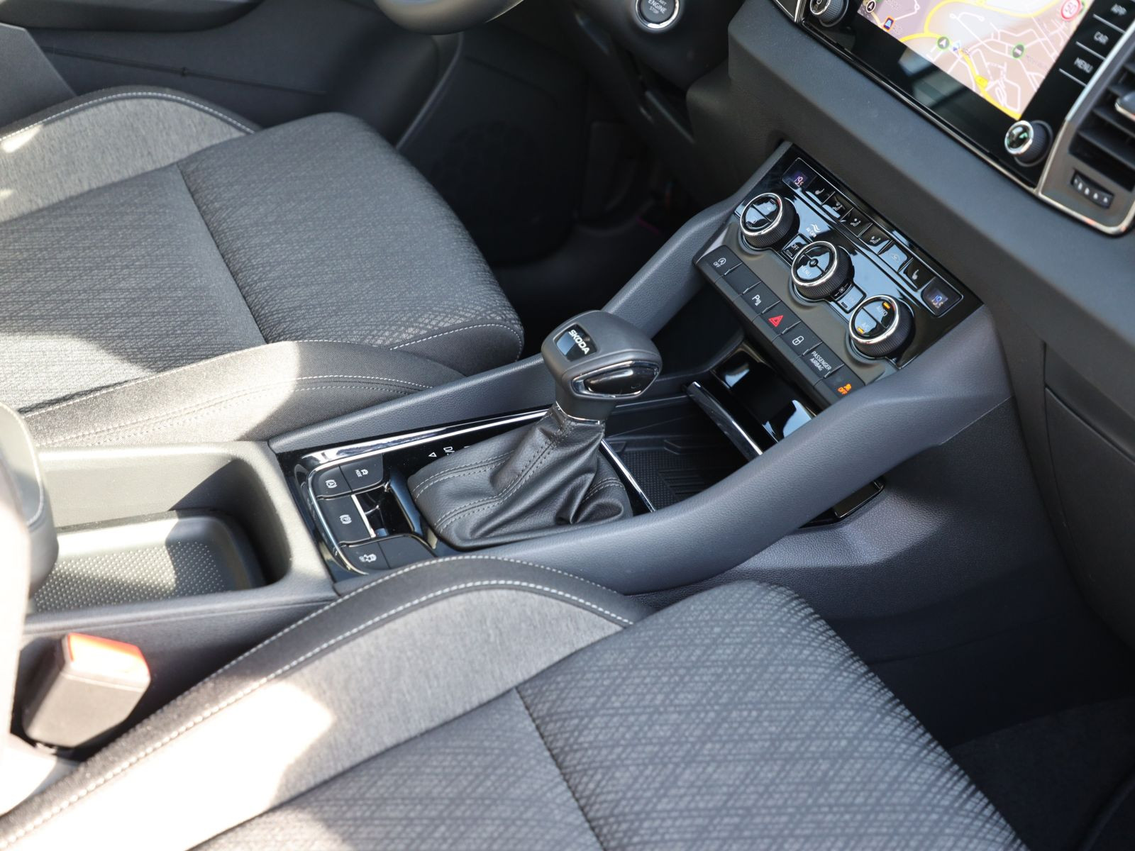 Skoda Karoq Selection 1.5 TSI DSG Navi ACC RFK Carplay