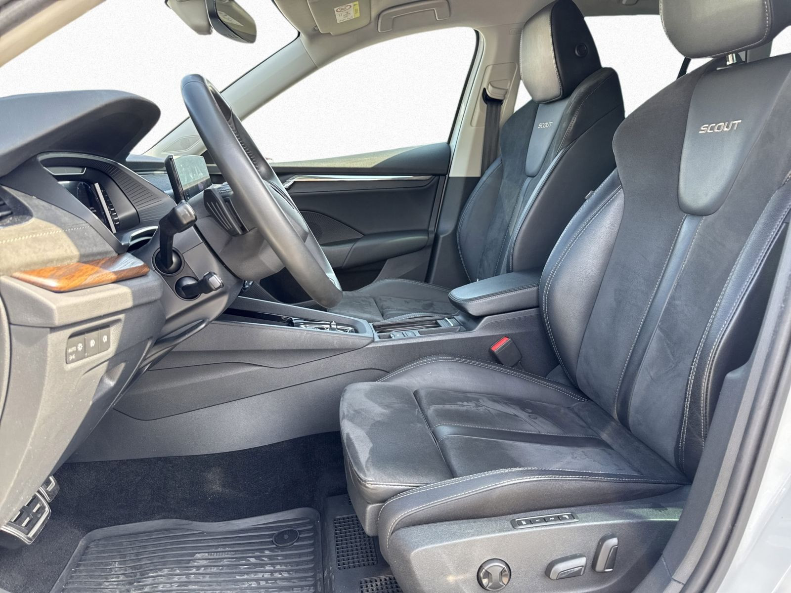 Skoda Octavia Combi Scout 2.0 TDI 4x4 DSG Navi HuD AHK