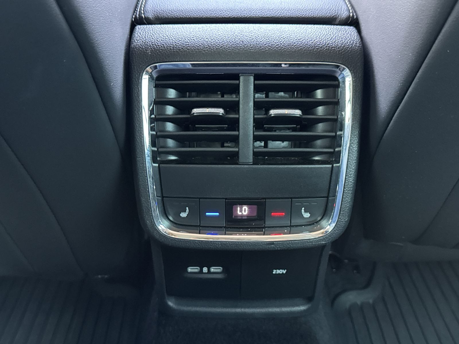 Skoda Octavia Combi Scout 2.0 TDI 4x4 DSG Navi HuD AHK