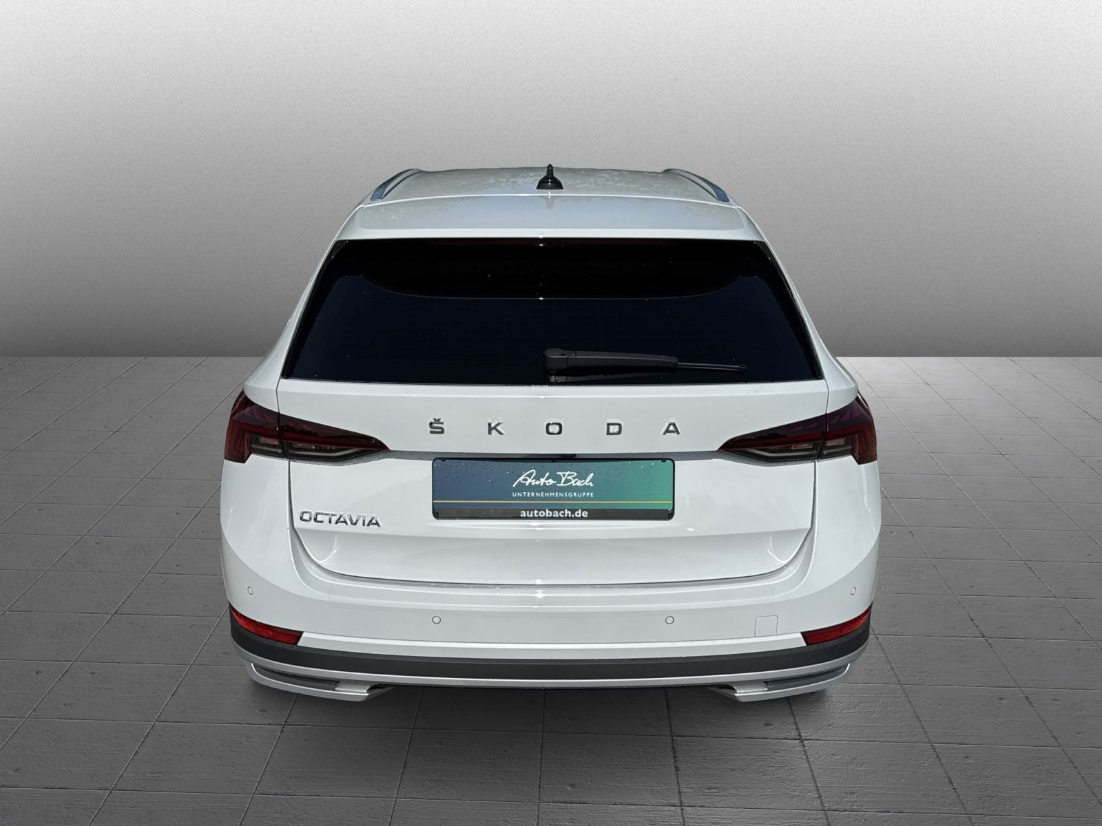 Skoda Octavia Combi Scout 2.0 TDI 4x4 DSG Navi HuD AHK