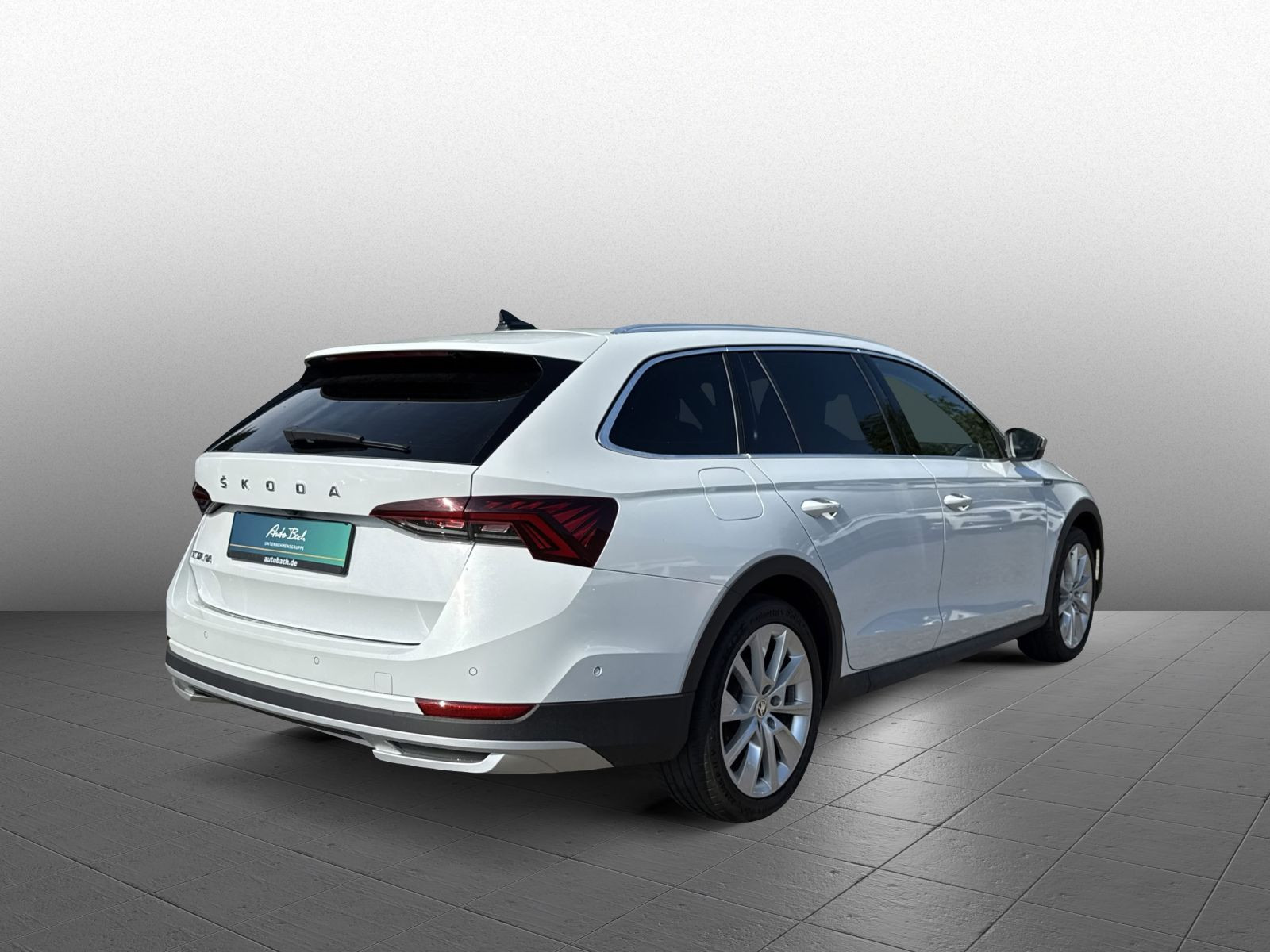 Skoda Octavia Combi Scout 2.0 TDI 4x4 DSG Navi HuD AHK
