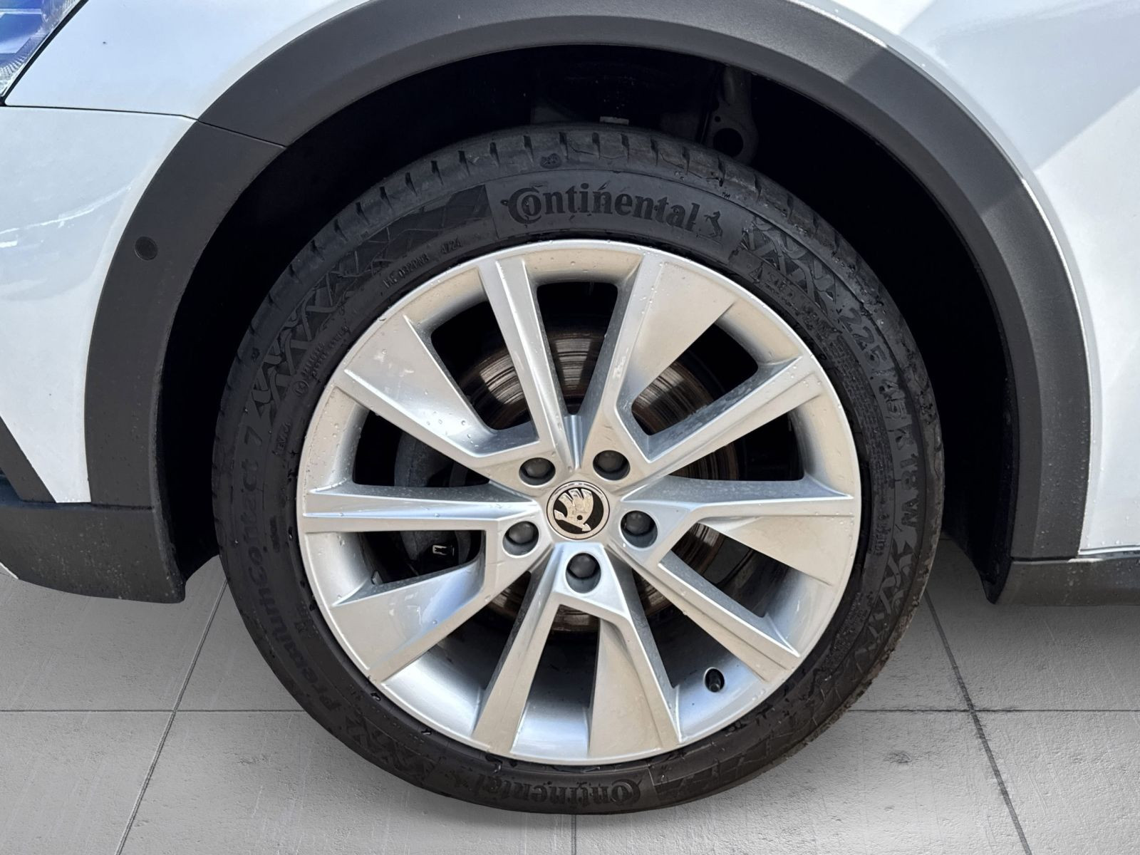 Skoda Octavia Combi Scout 2.0 TDI 4x4 DSG Navi HuD AHK