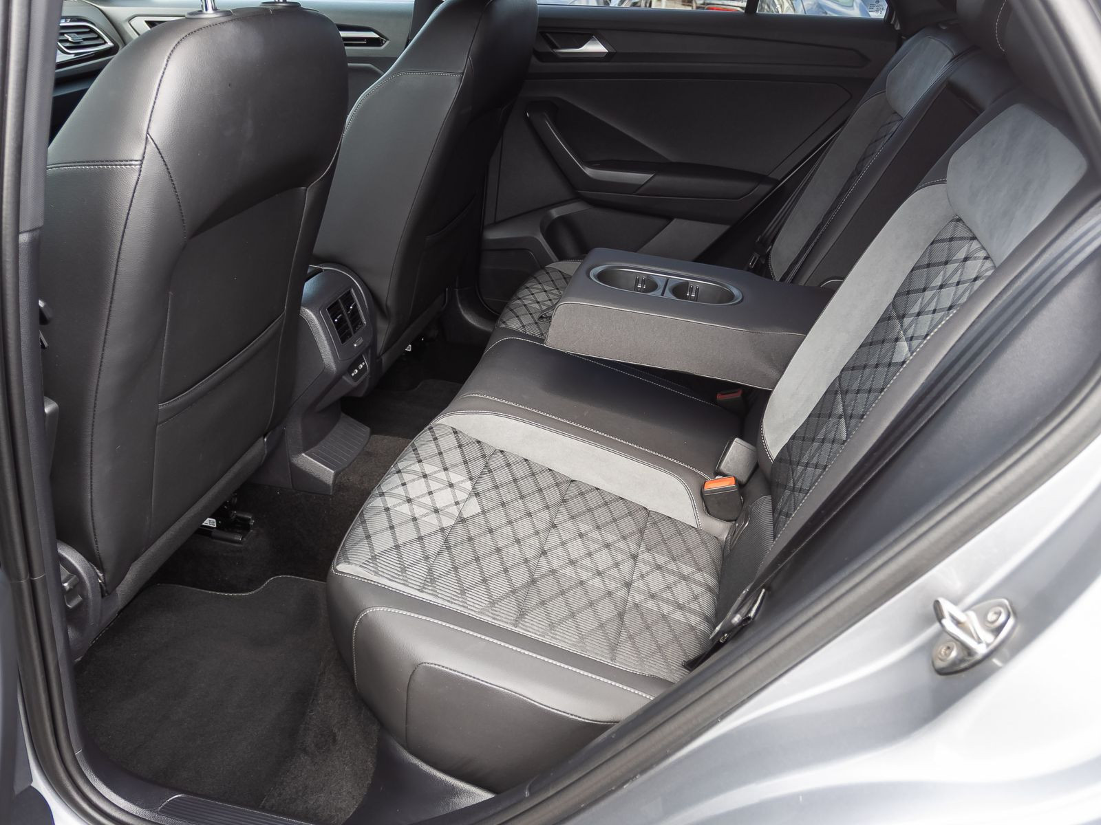 Volkswagen T-Roc 2.0 TDI R-Line Navi Matrix ACC EPH