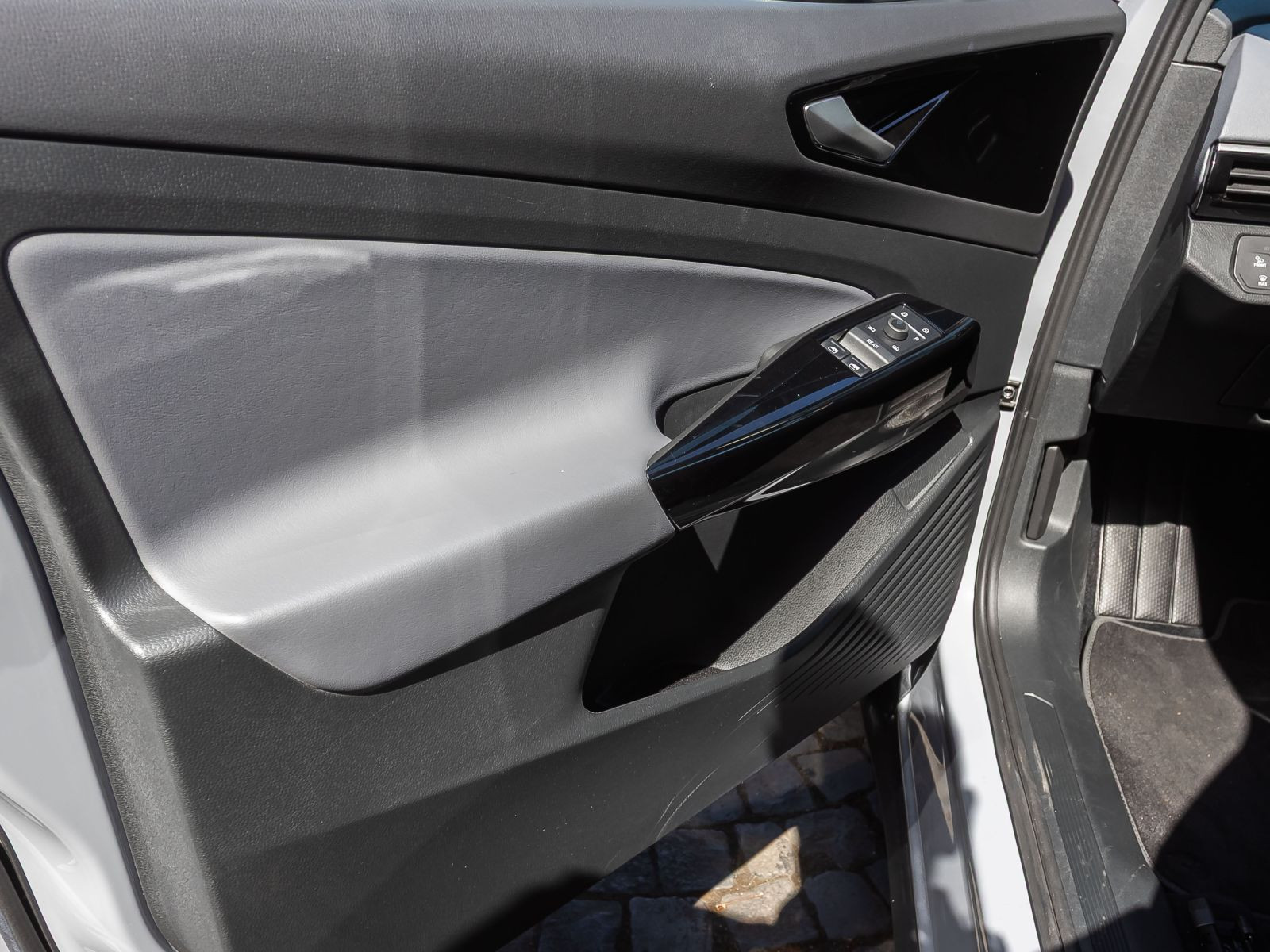 Volkswagen ID.4 Pure Performance, Navi, LED-Matrix, App-Connect, Standklimatisierung