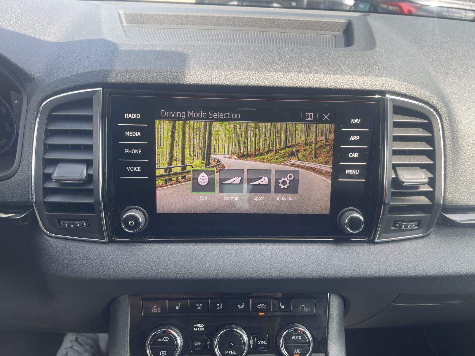 Skoda Karoq Selection 1.5TSI 110kW DSG Navi Sitzhzg
