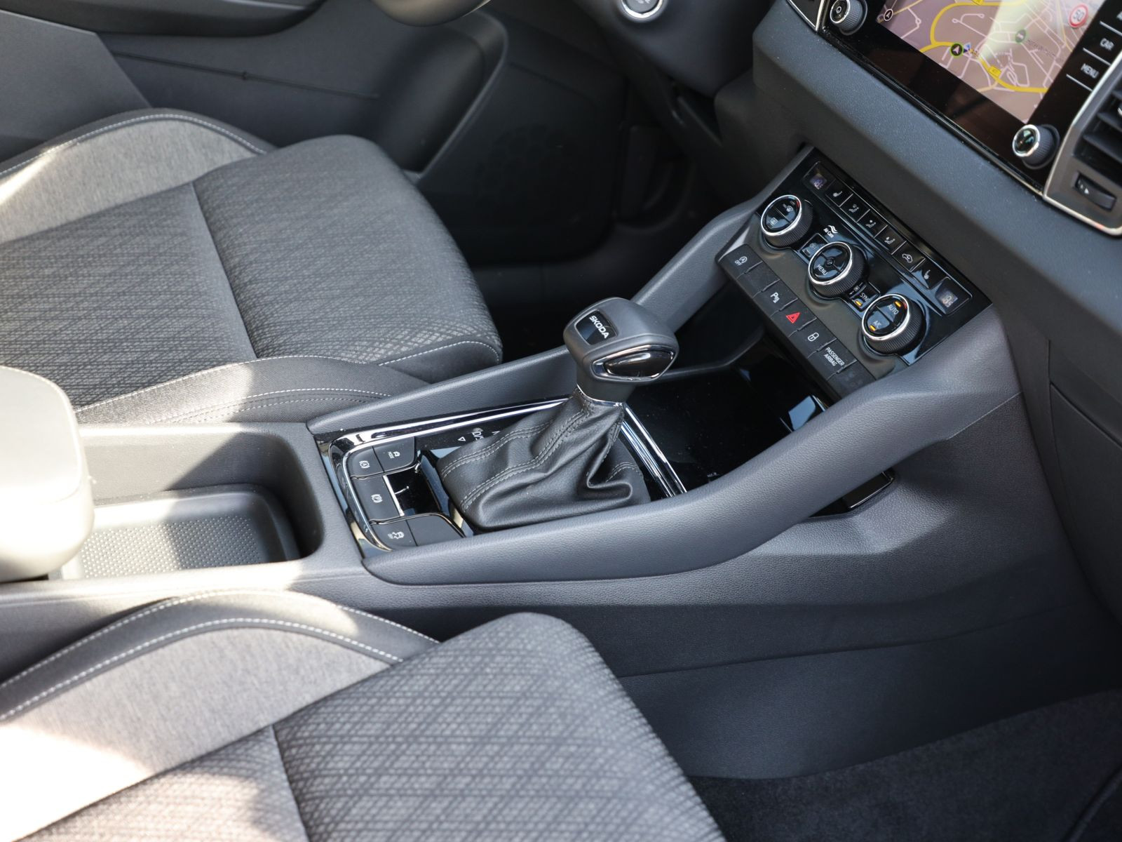 Skoda Karoq Selection 1.5TSI 110kW DSG Navi Sitzhzg