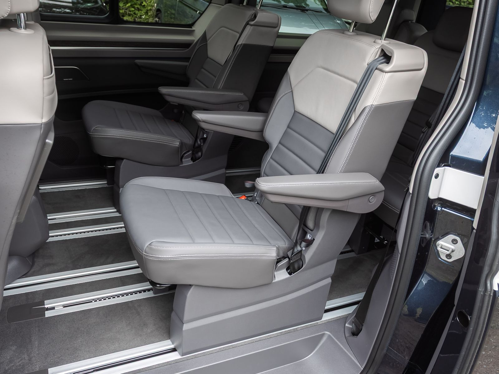 Volkswagen Multivan 2.0 TDI DSG LÜ "Style" AHK DCC Panorama