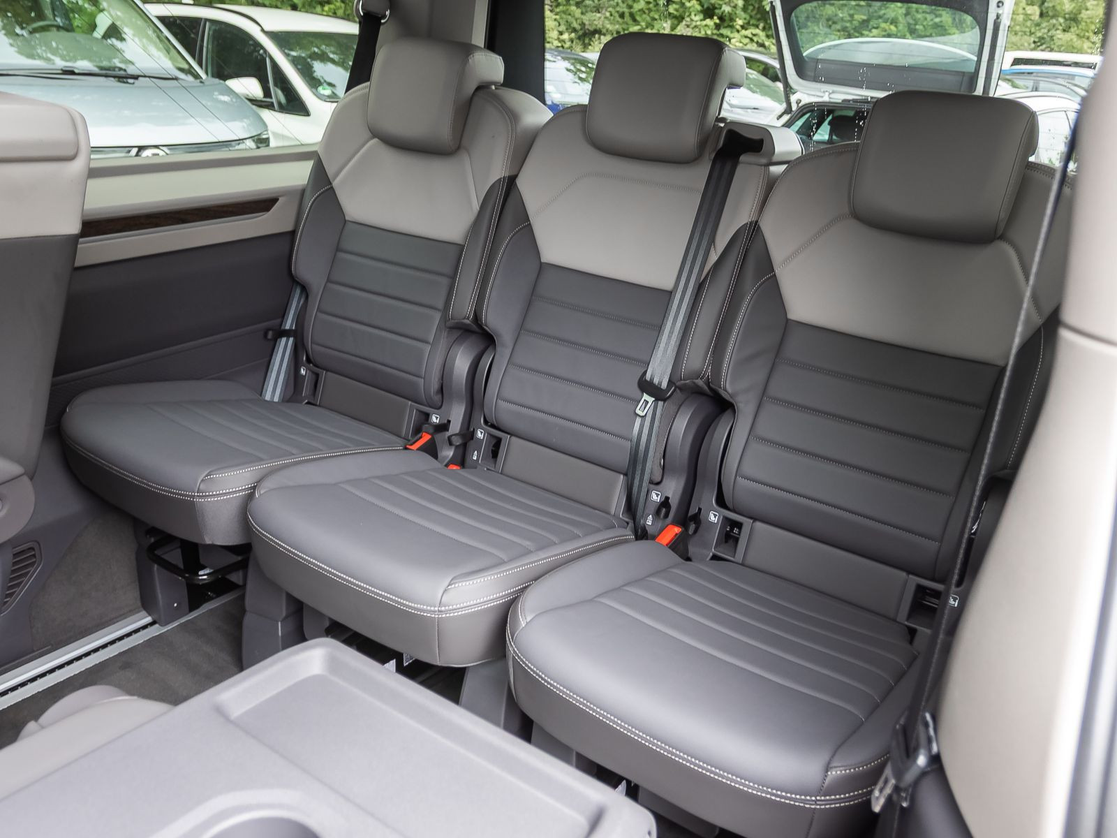 Volkswagen Multivan 2.0 TDI DSG LÜ "Style" AHK DCC Panorama