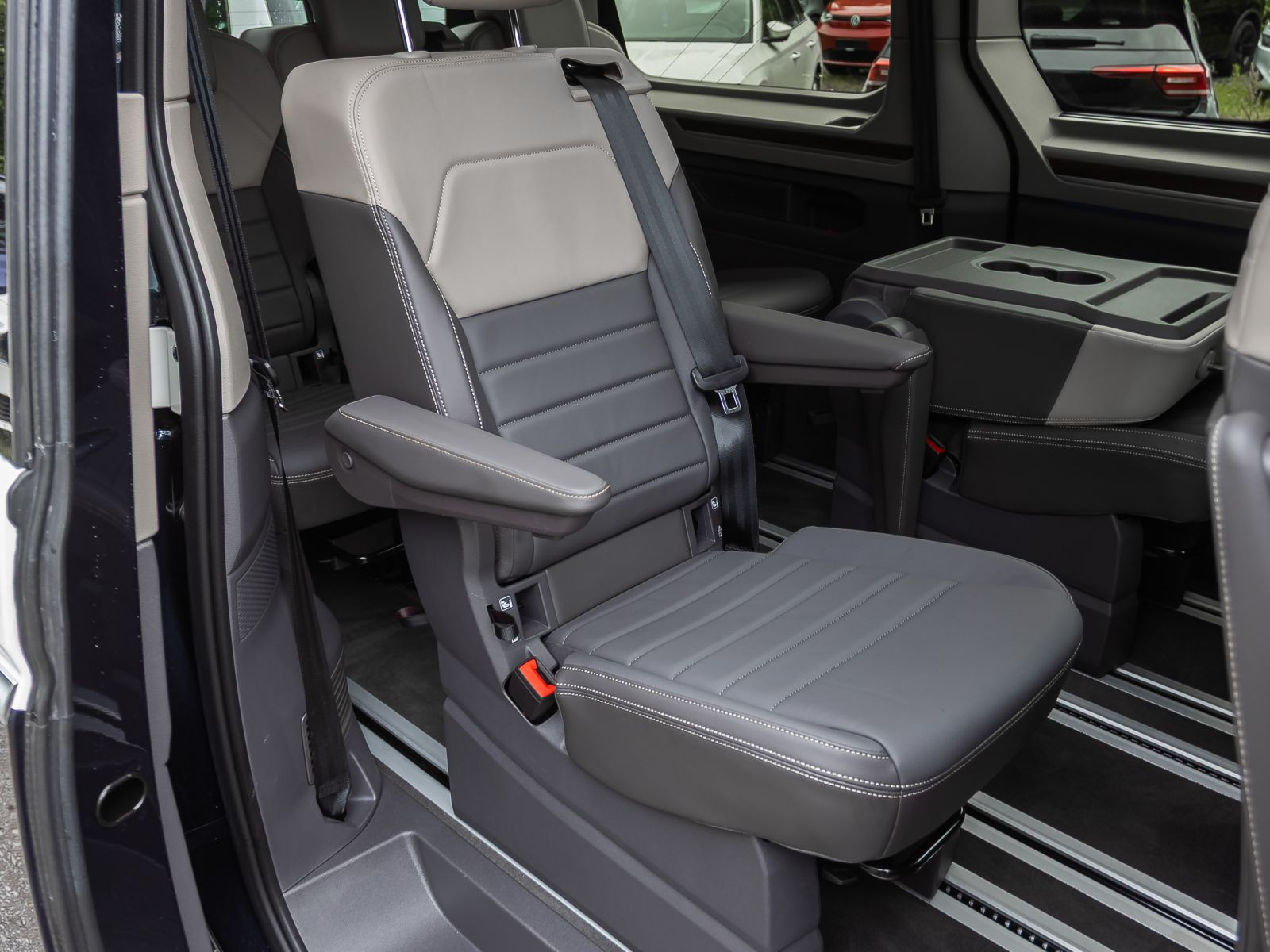 Volkswagen Multivan 2.0 TDI DSG LÜ "Style" AHK DCC Panorama