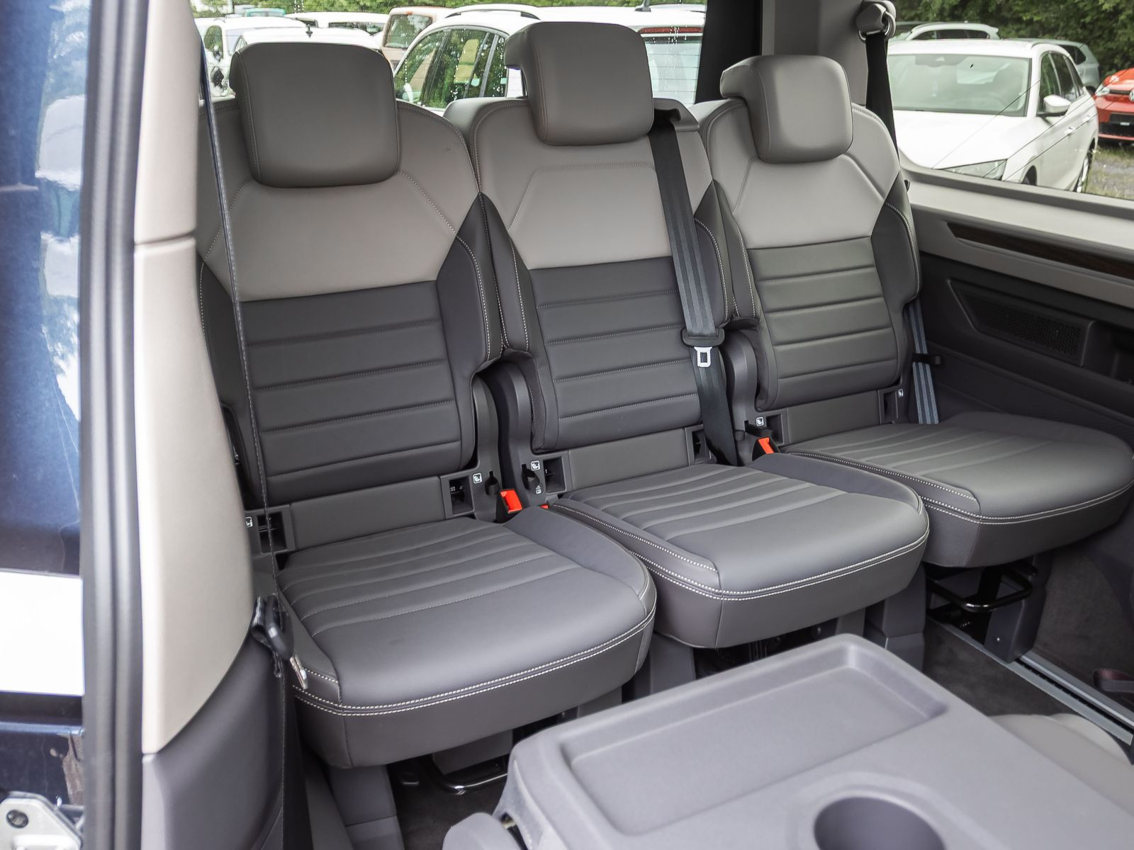 Volkswagen Multivan 2.0 TDI DSG LÜ "Style" AHK DCC Panorama