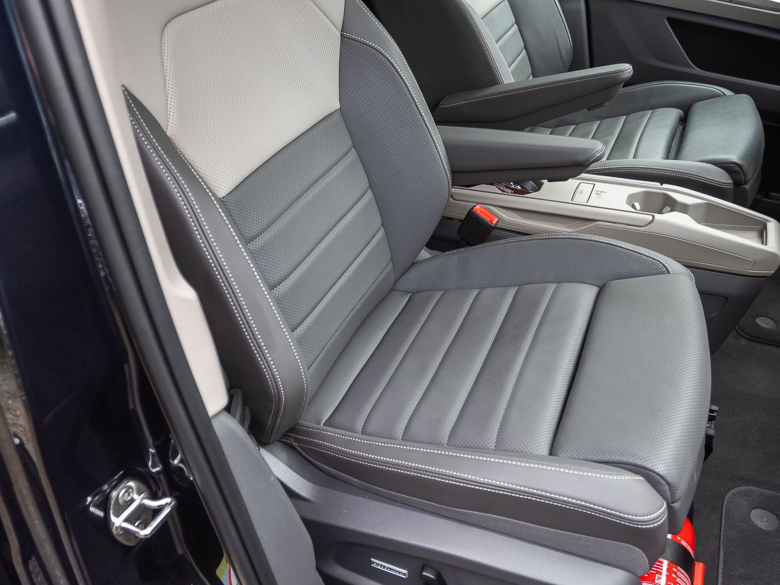 Volkswagen Multivan 2.0 TDI DSG LÜ "Style" AHK DCC Panorama